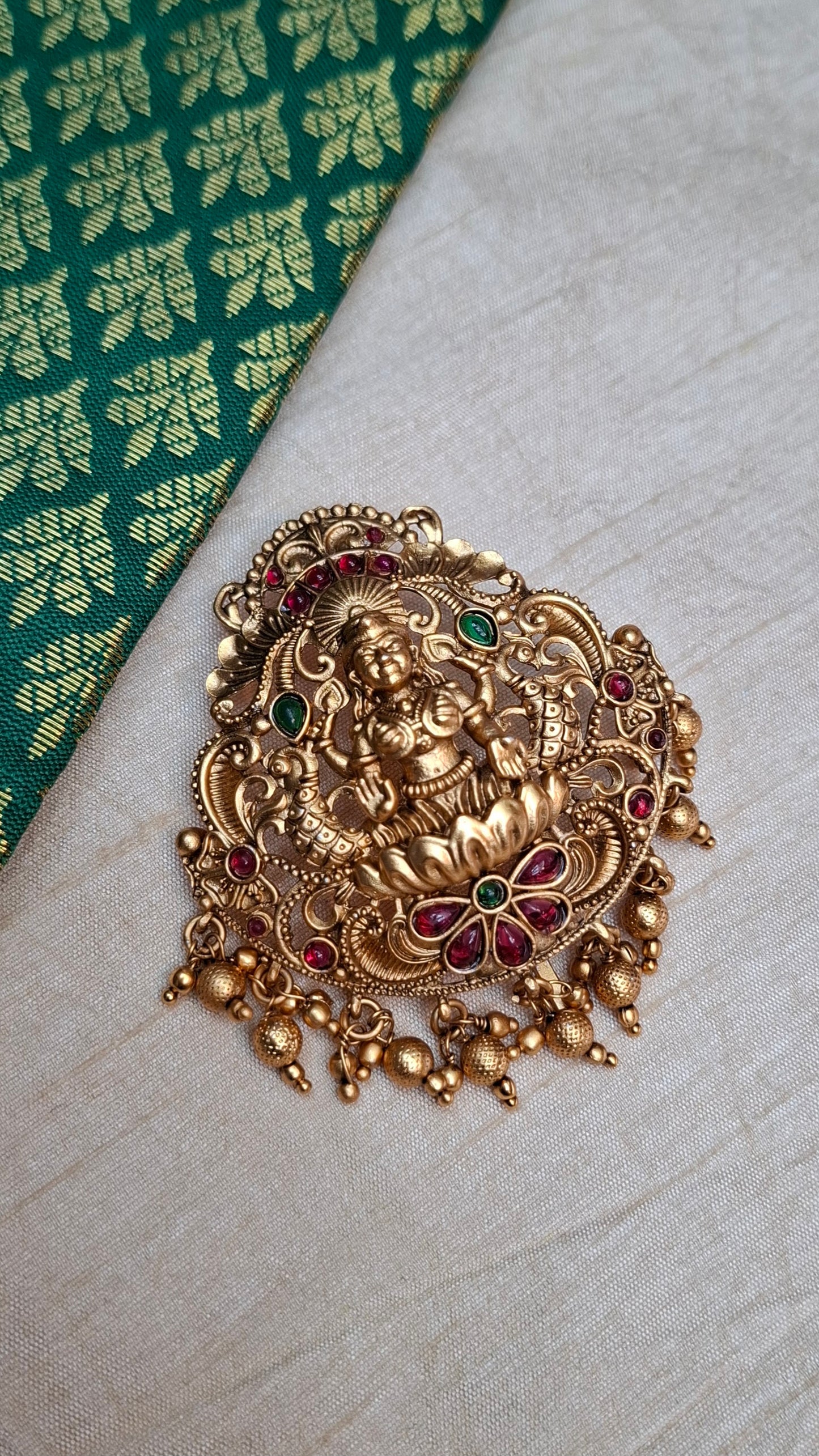 ANTIQUE HAIR JADAY PENDANT