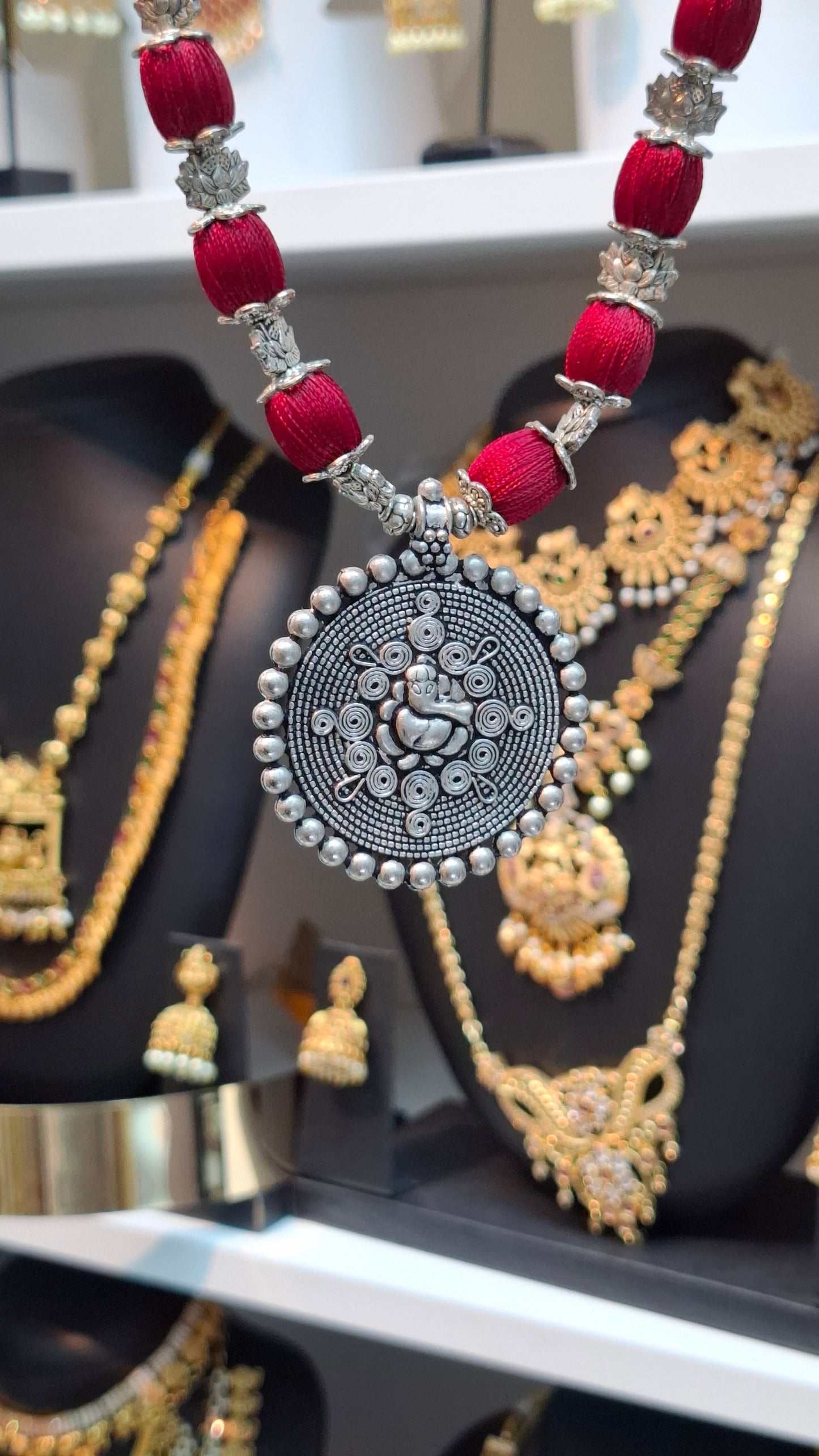 SILVER GANESHA SET (DEEP RED)