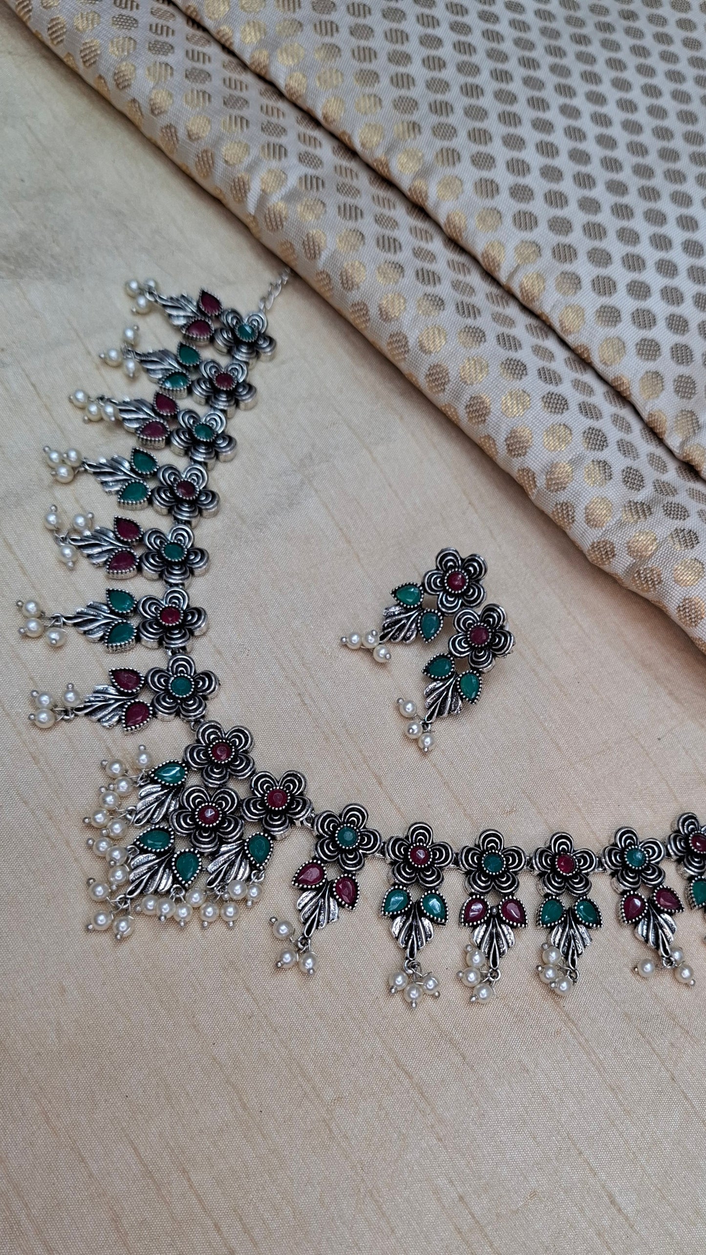 SILVER SHORT NECKLACE SET 0039