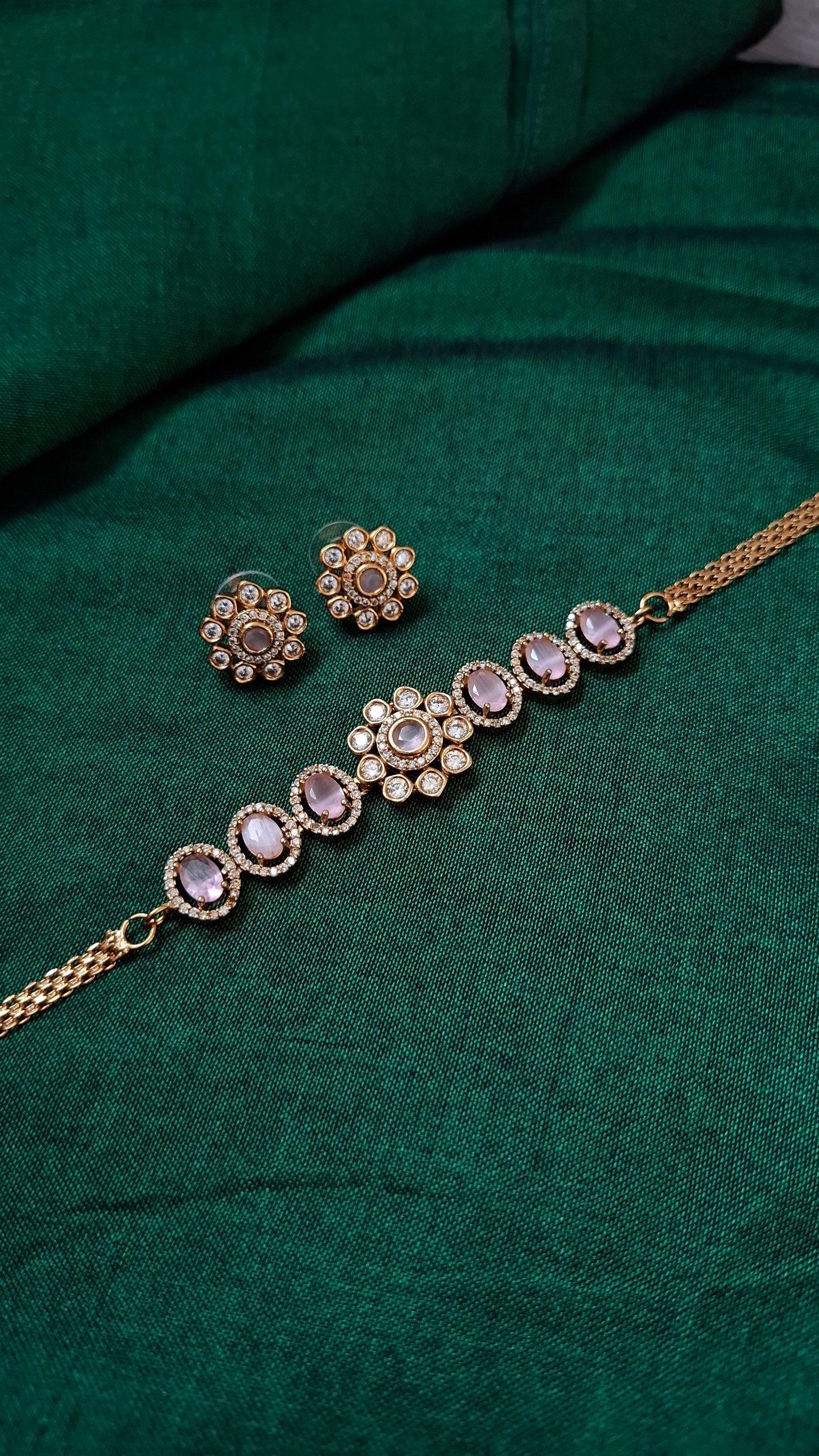 GOLD CHOCKER (BABY PINK)
