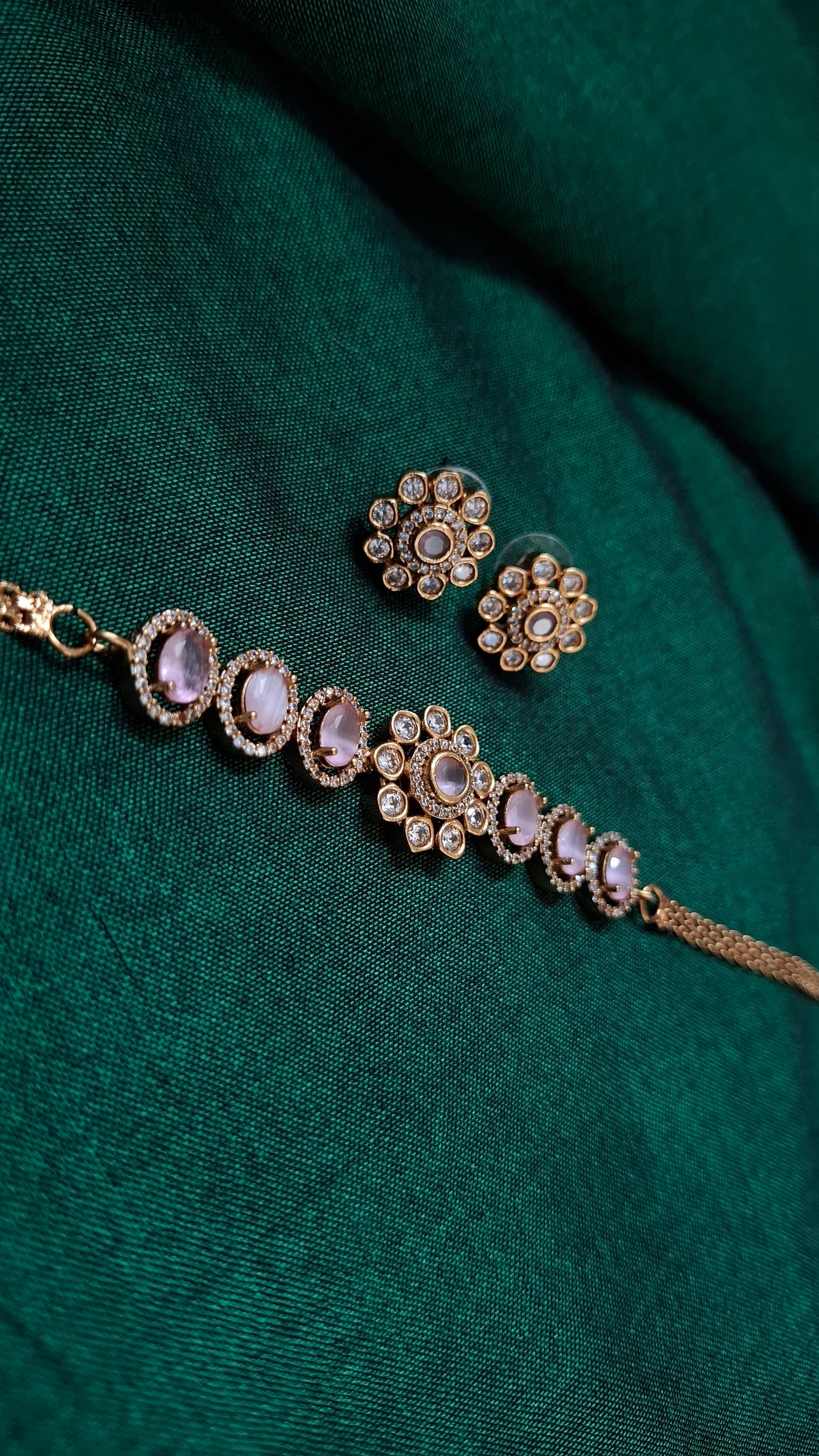 GOLD CHOCKER (BABY PINK)