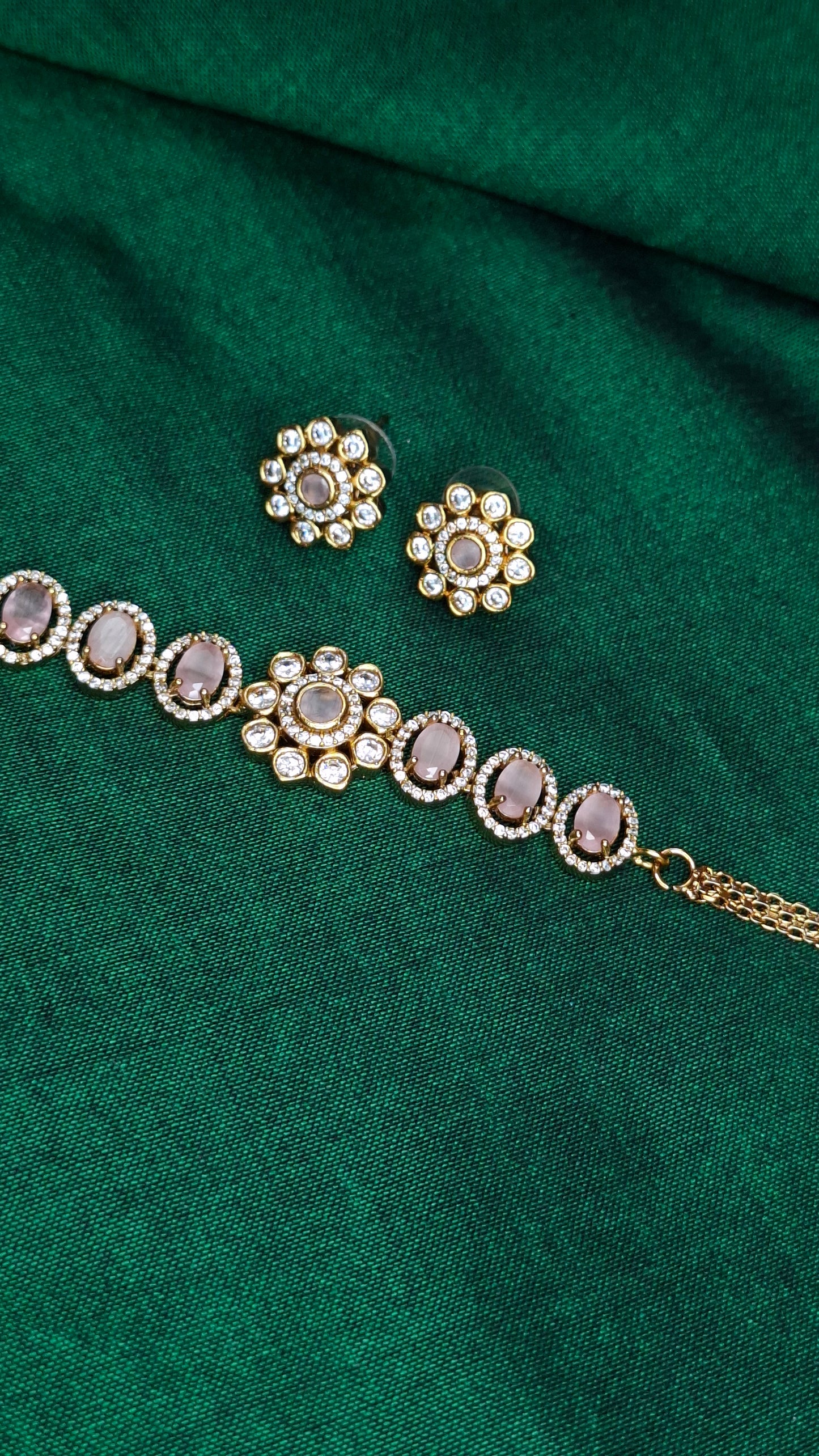 GOLD CHOCKER (BABY PINK)