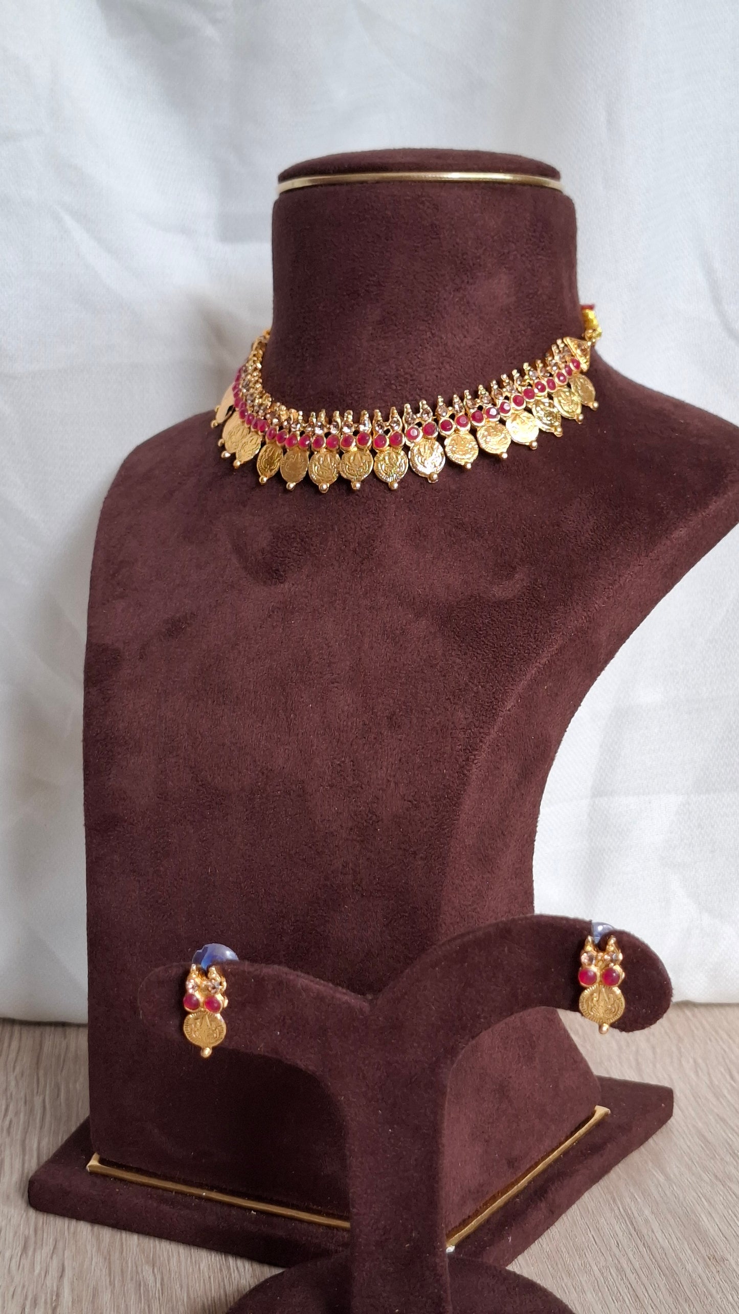 ANTIQUE GOLD COIN SET E0231