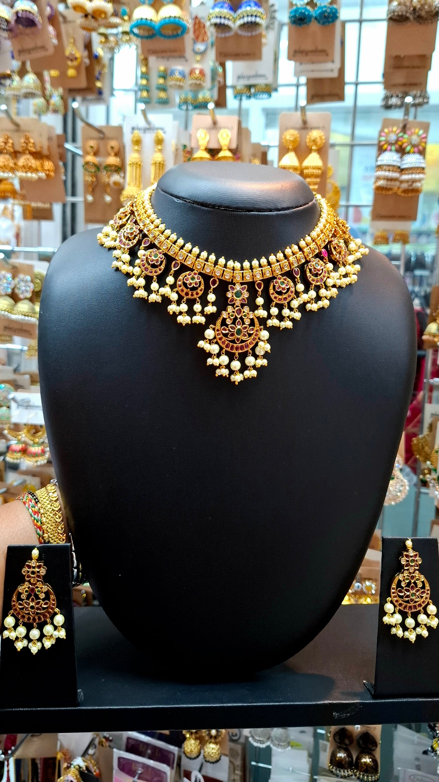 ANTIQUE GOLD SET E0202