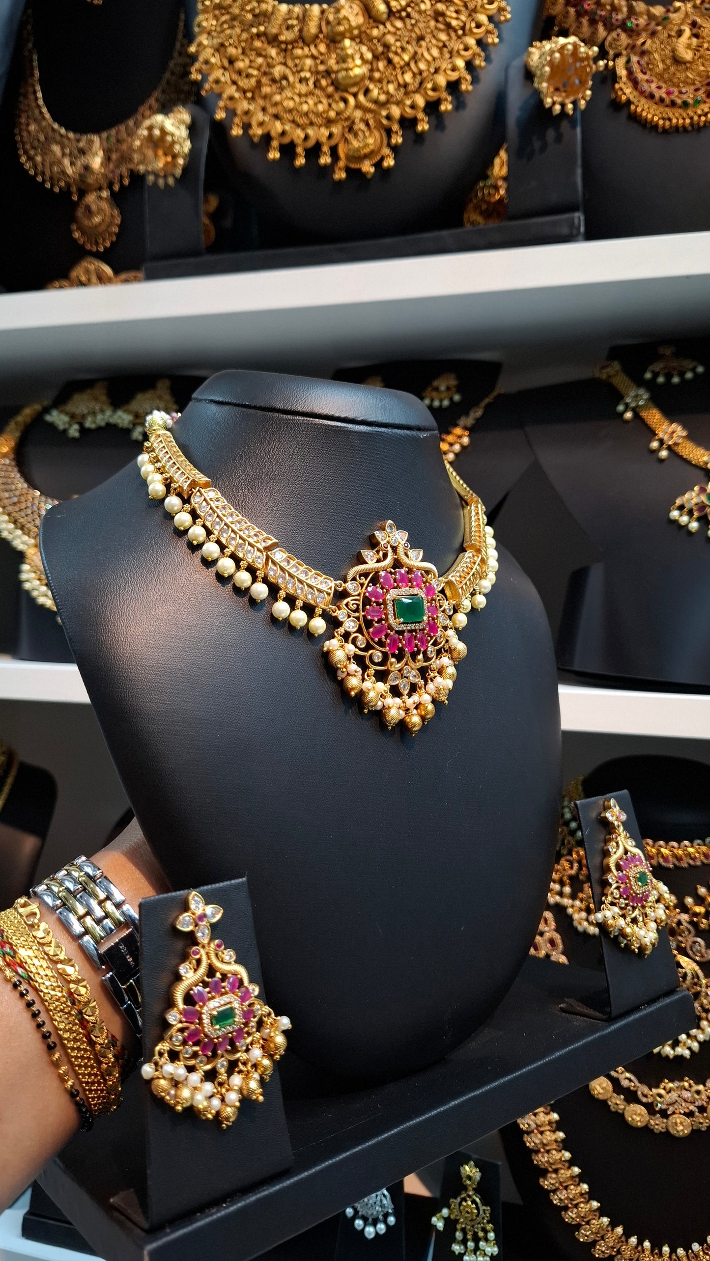 ANTIQUE GOLD SET E0204