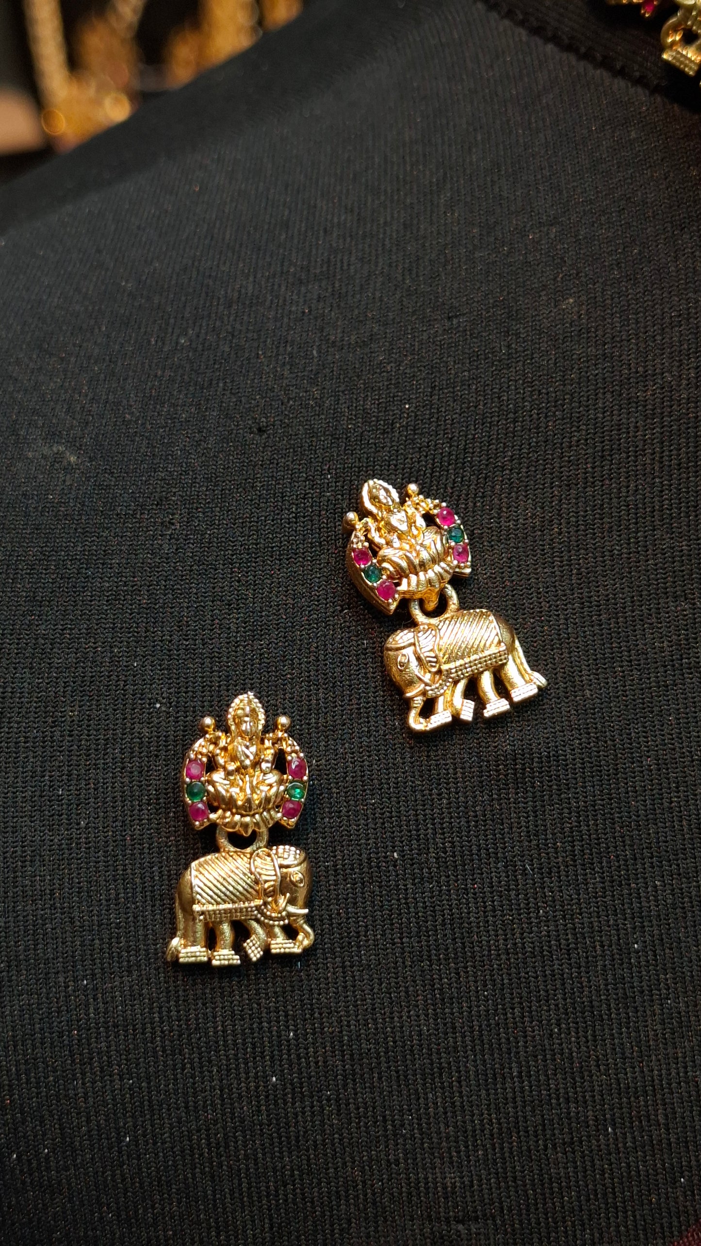ANTIQUE GOLD SET E0206