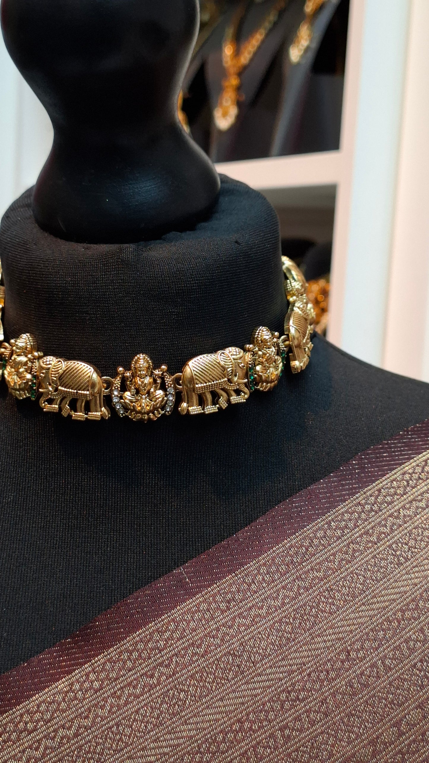 ANTIQUE GOLD SET E0206