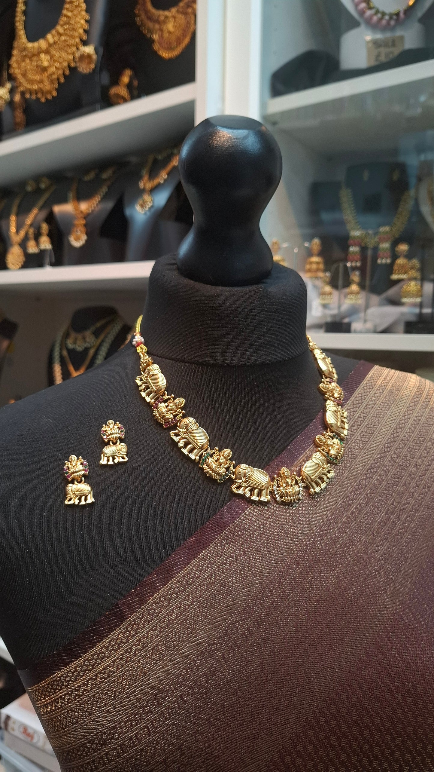 ANTIQUE GOLD SET E0206