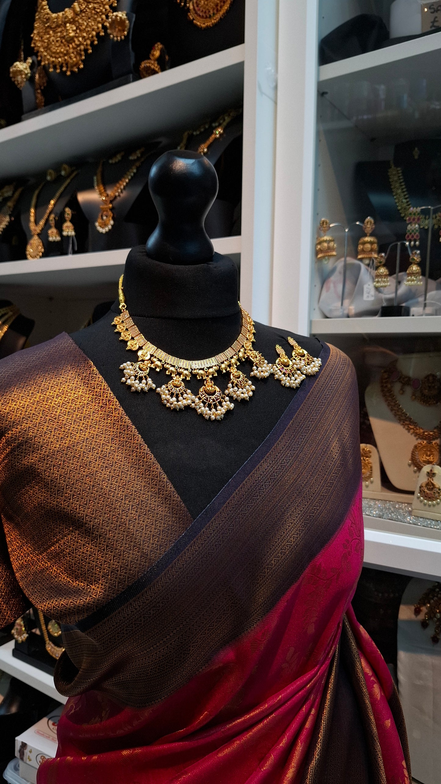 ANTIQUE GOLD SET E0207