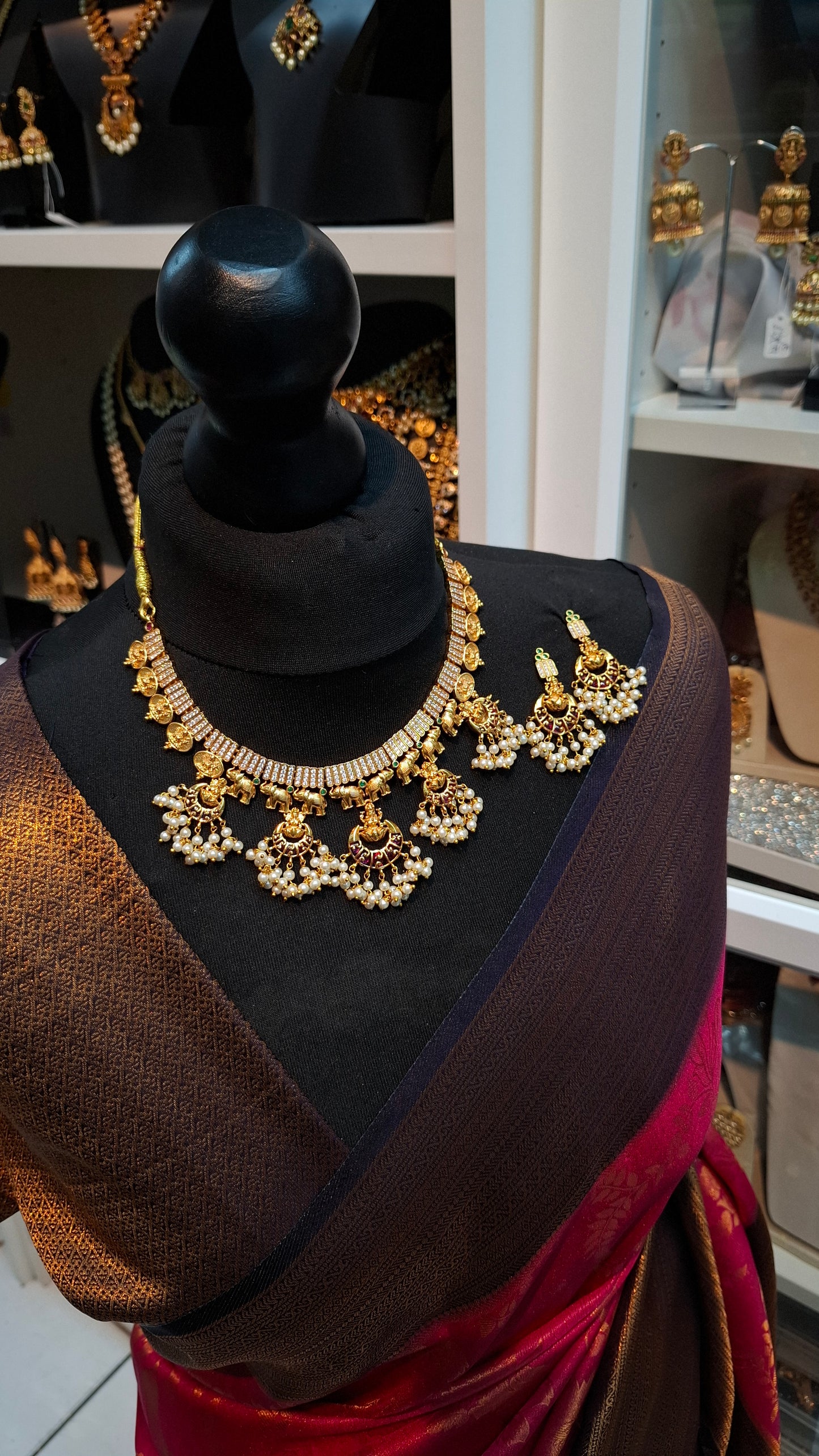 ANTIQUE GOLD SET E0207