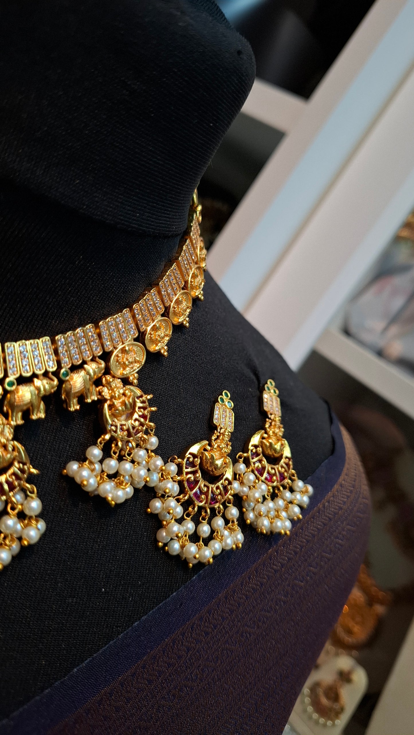 ANTIQUE GOLD SET E0207