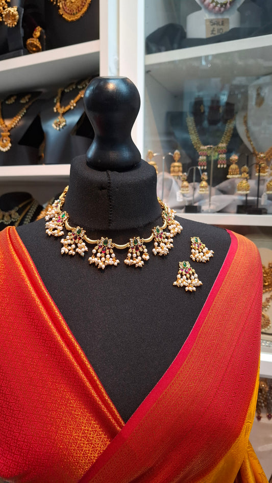 ANTIQUE GOLD SHORT NECKLACE E0210