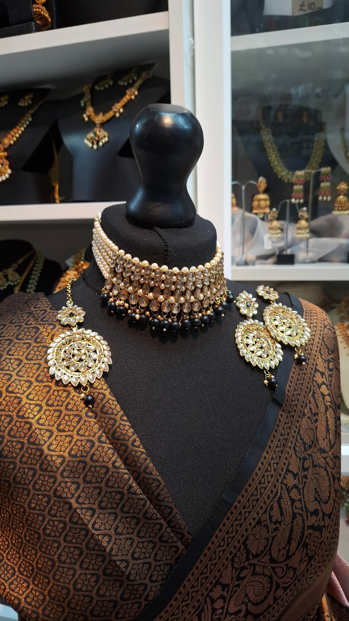 BLACK POLKI CHOKER SET