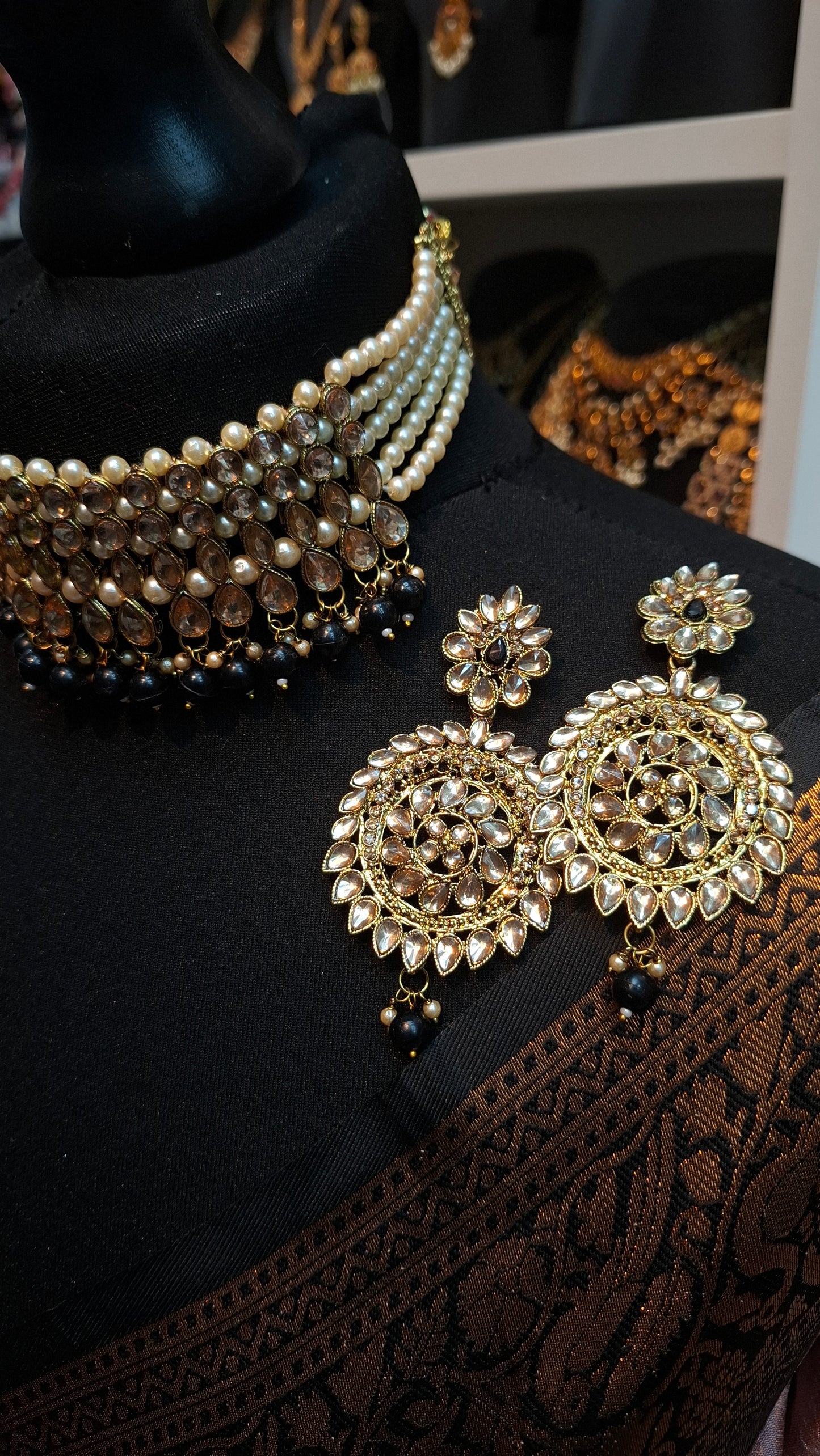 BLACK POLKI CHOKER SET
