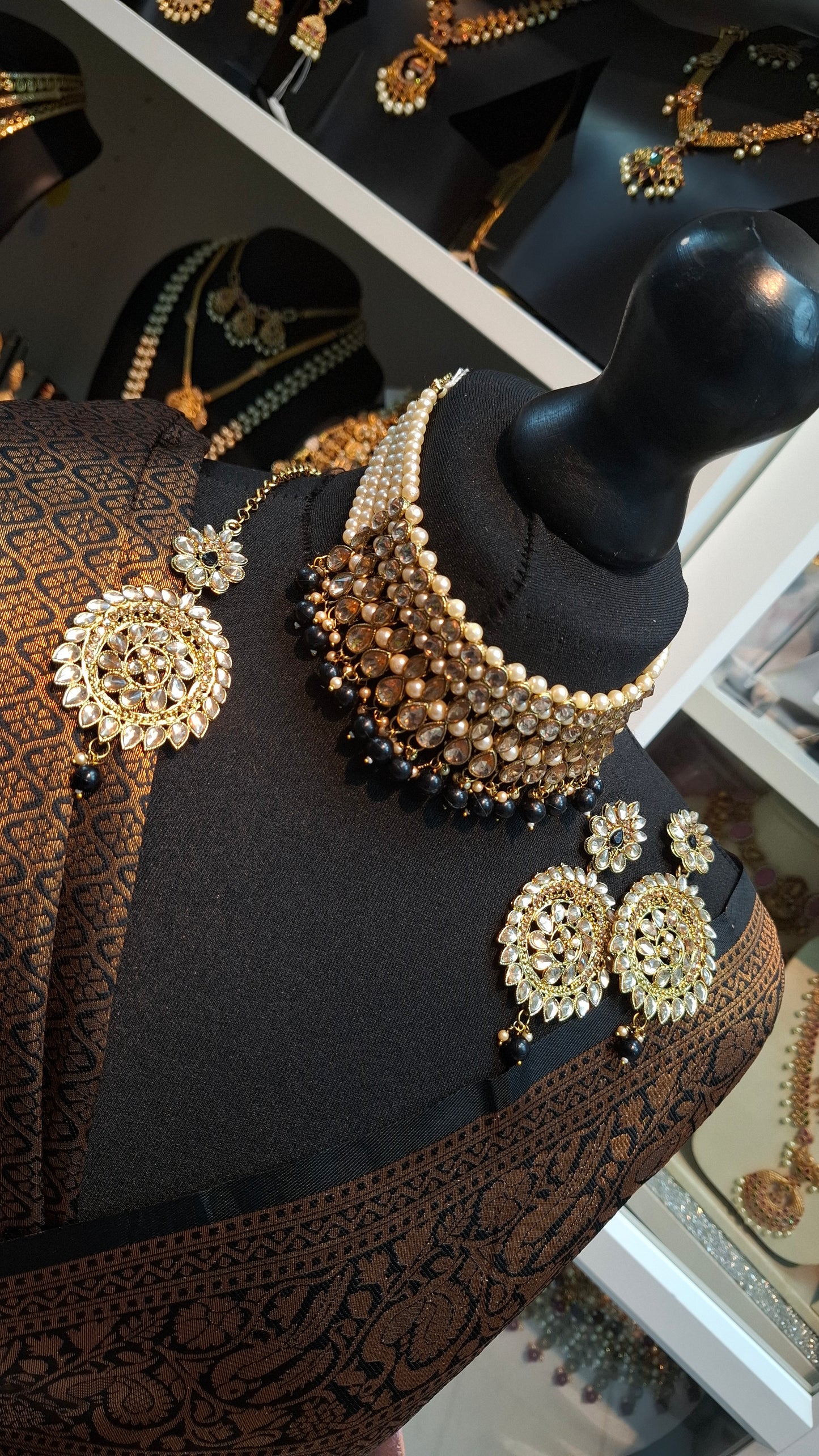 BLACK POLKI CHOKER SET