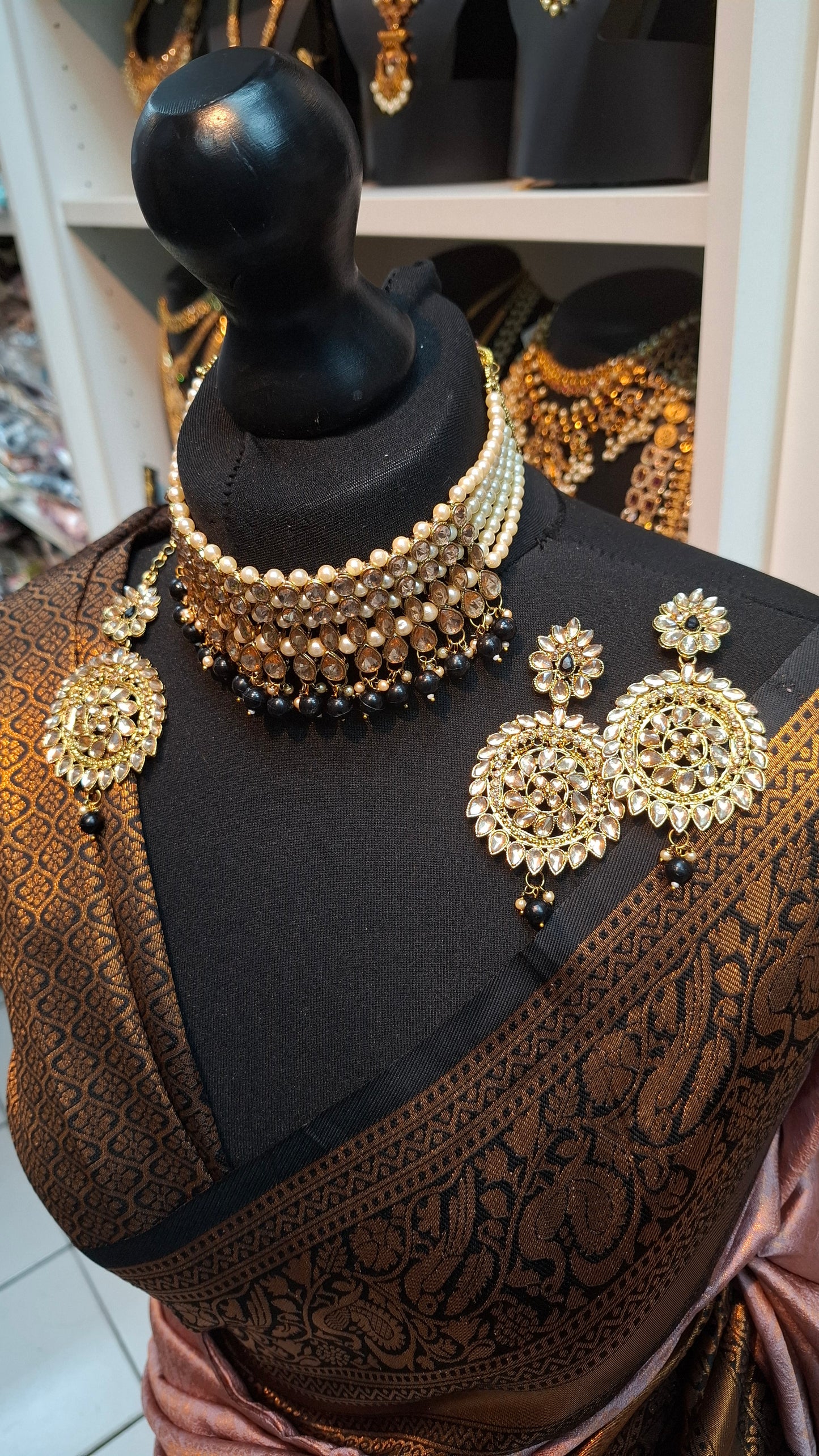 BLACK POLKI CHOKER SET