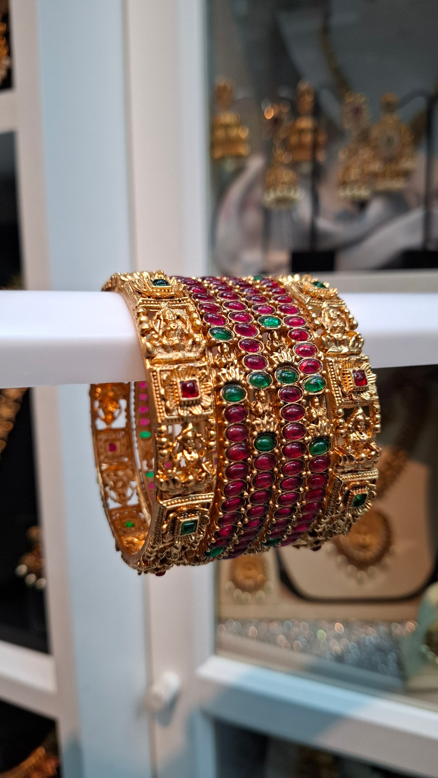 ANTIQUE GOLD BANGLE SET E139