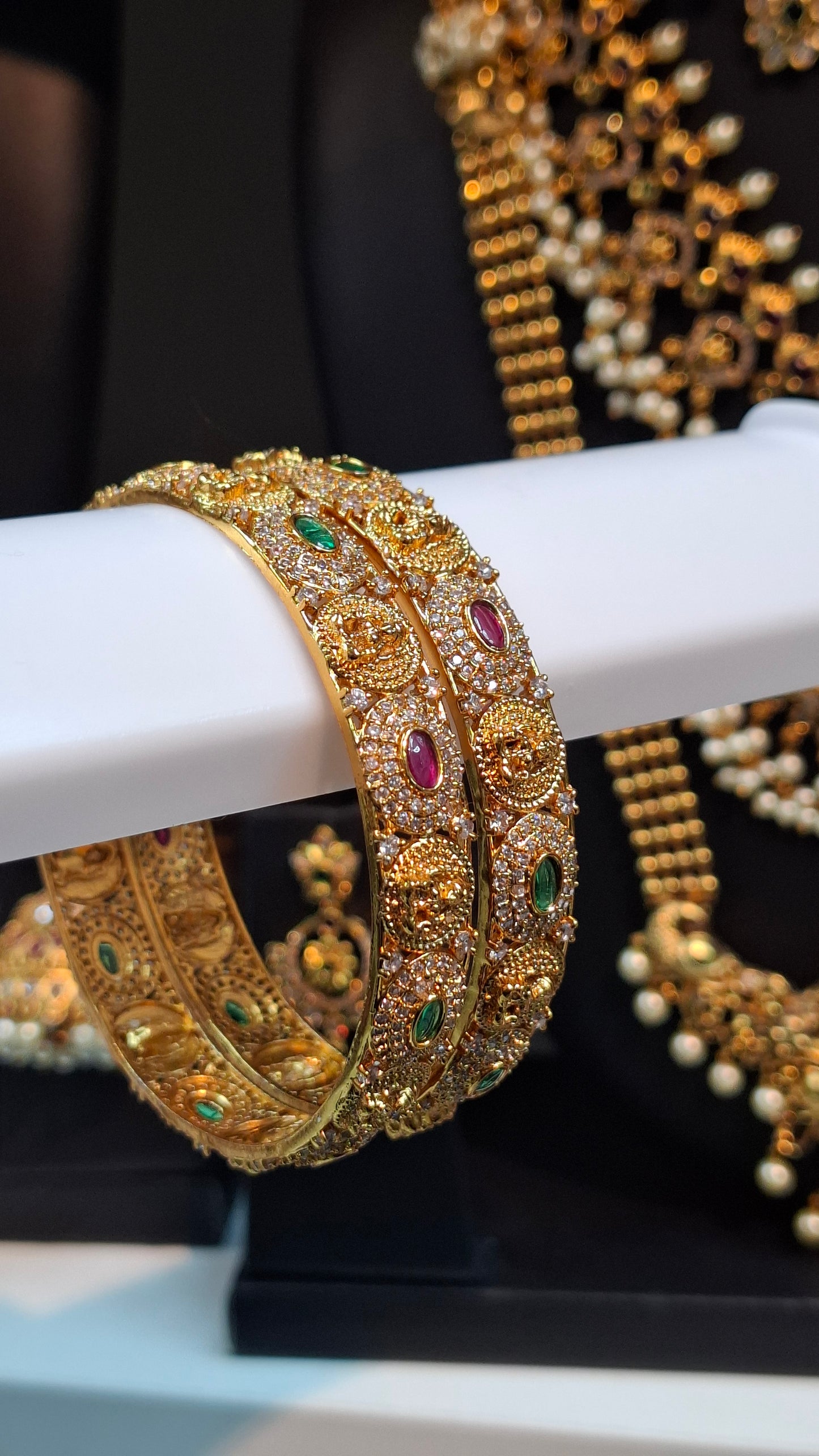 ANTIQUE GOLD BANGLES E142