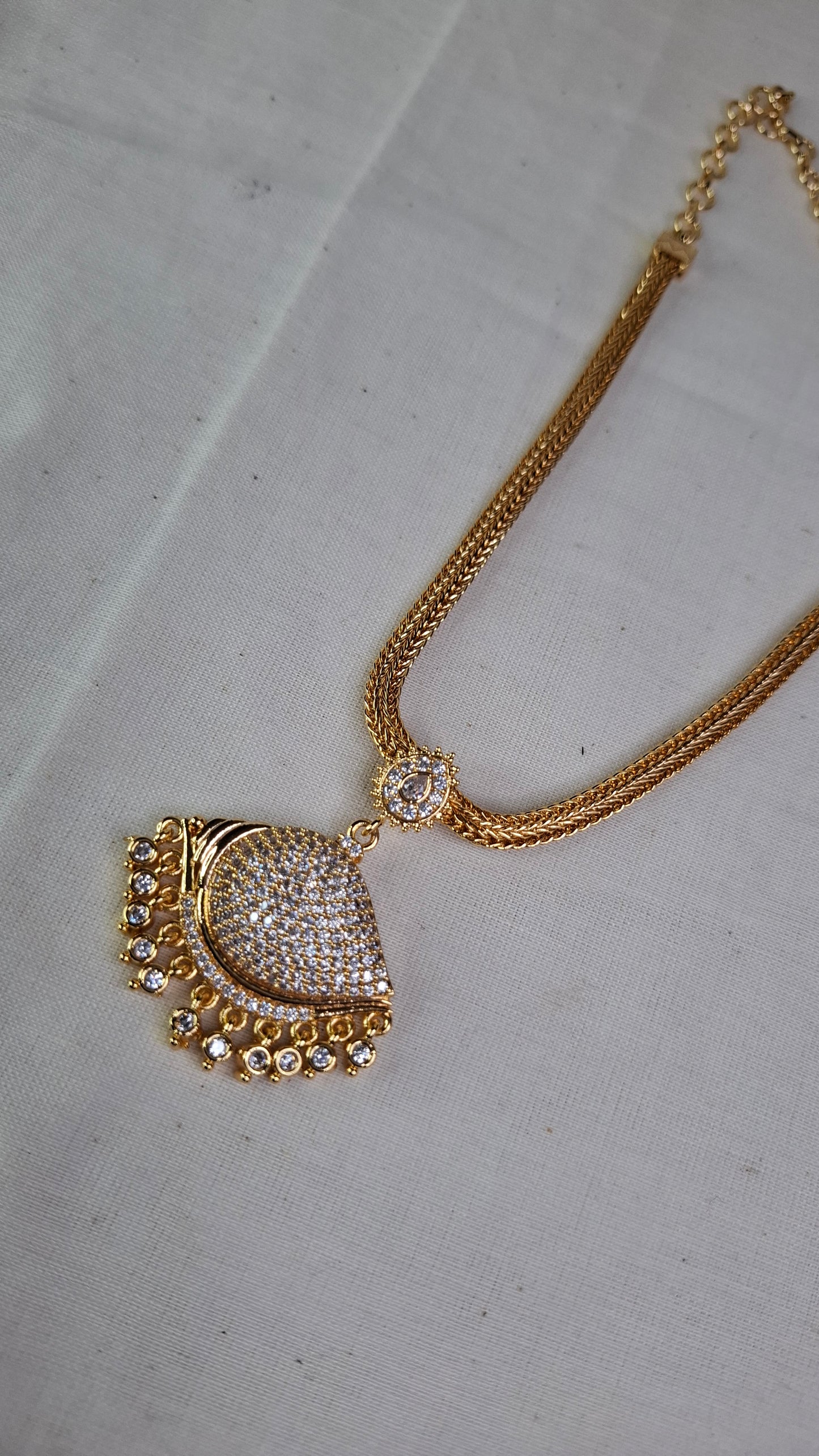 IMPON SHORT NECKLACE E0147