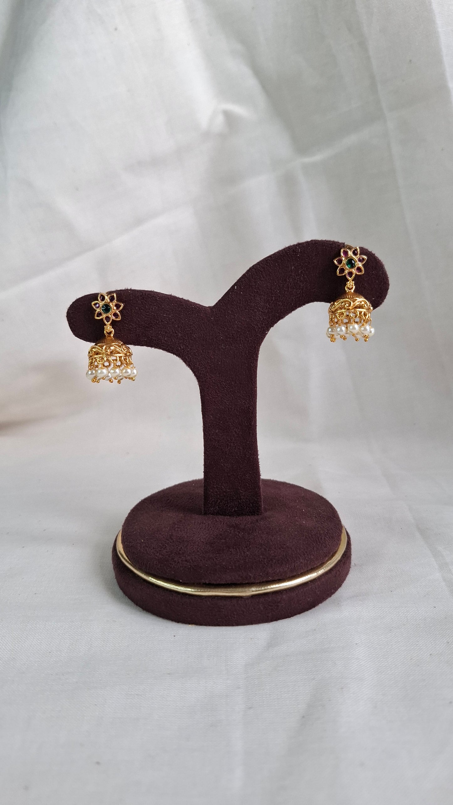 SMALL ANTIQUE GOLD JUMKHAS E0382