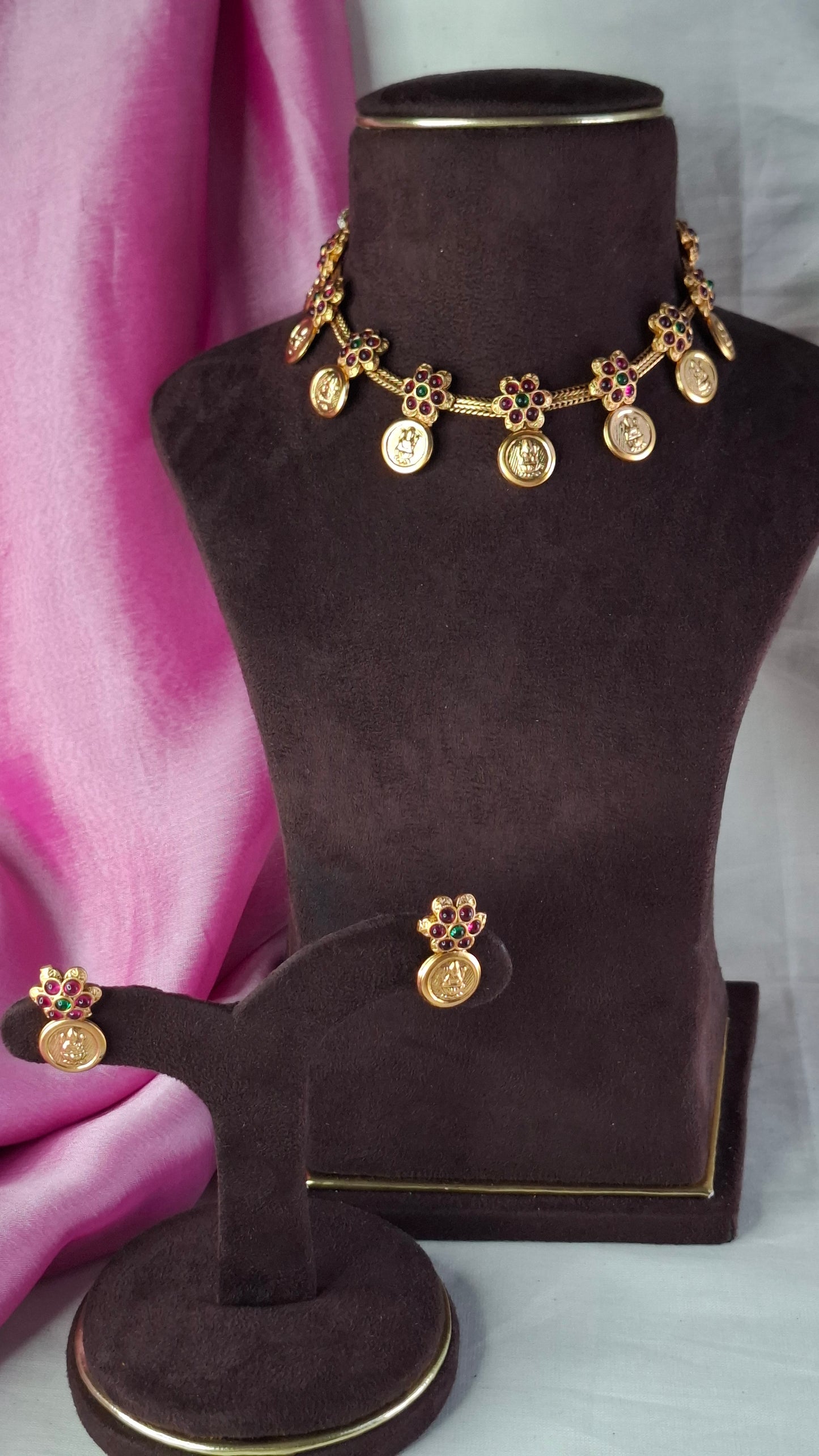 ANTIQUE GOLD SET E0246