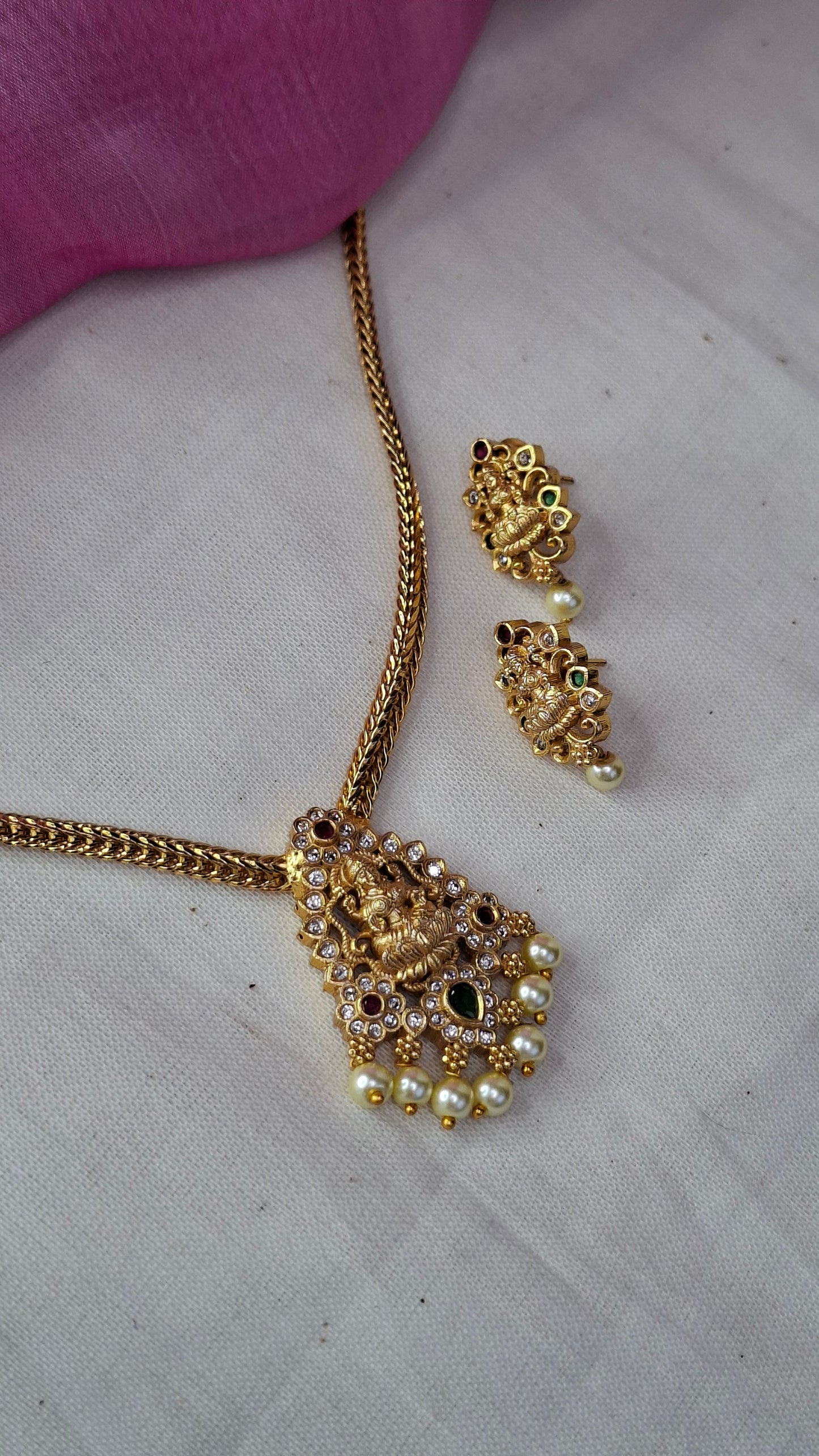 ANTIQUE GOLD SET E0247