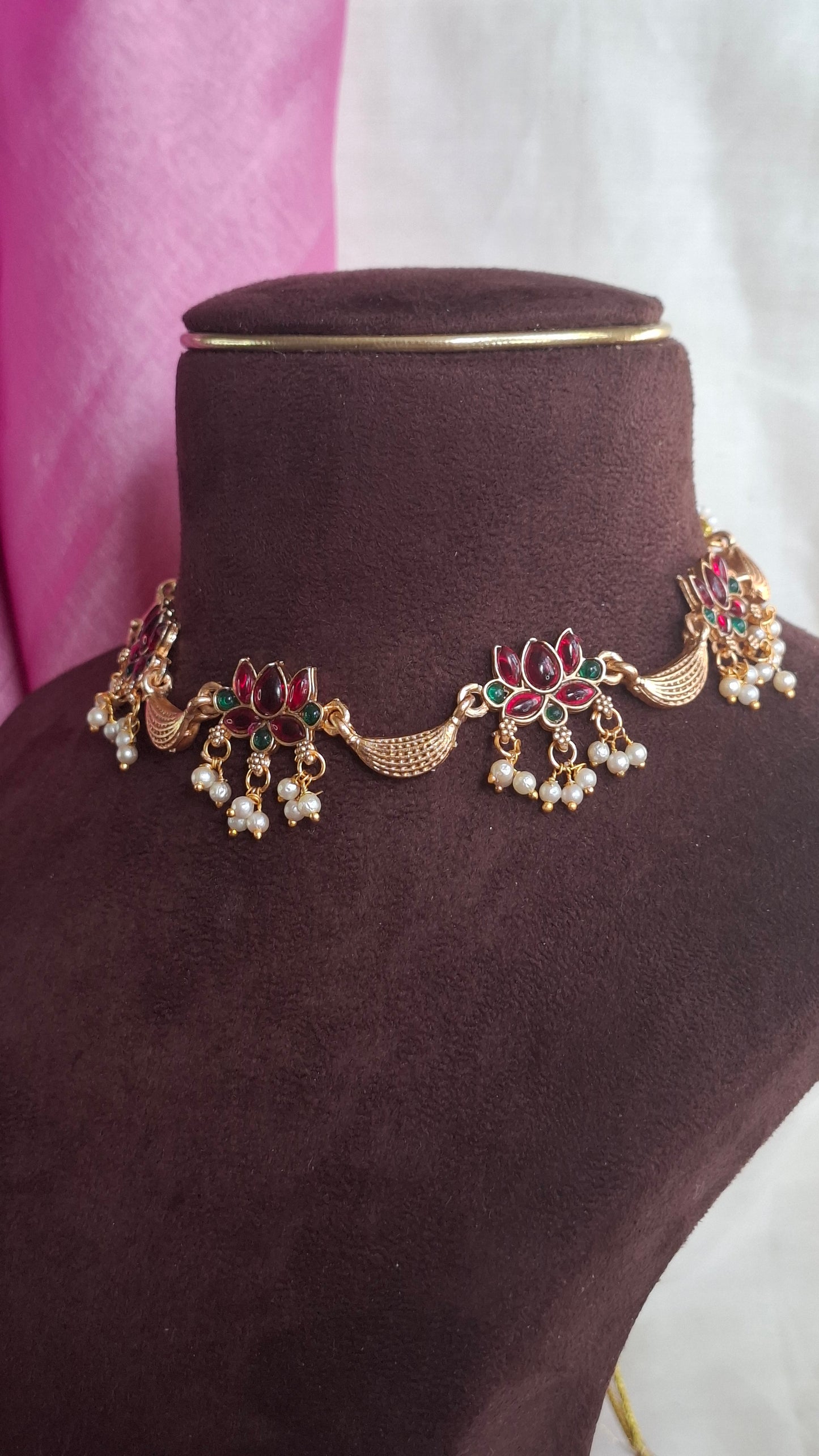 SHORT LOTUS NECKLACE & EARRINGS E0255