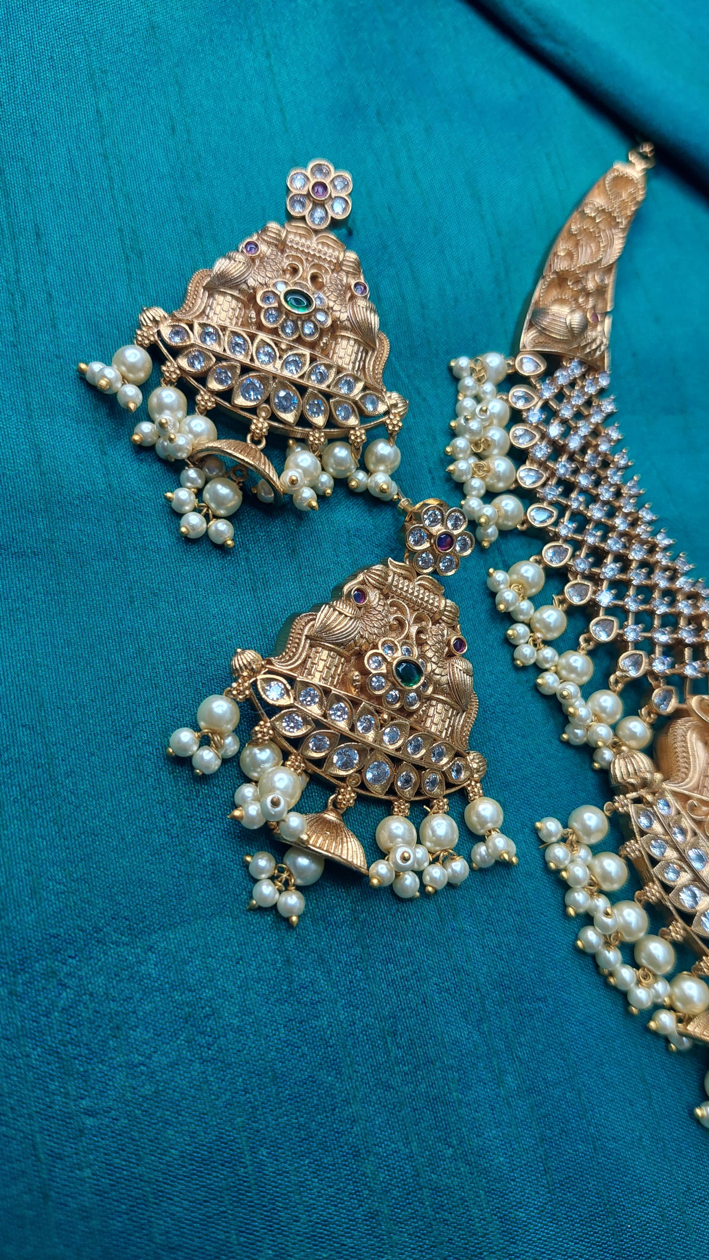 ANTIQUE GOLD SHORT NECKLACE SET 0099