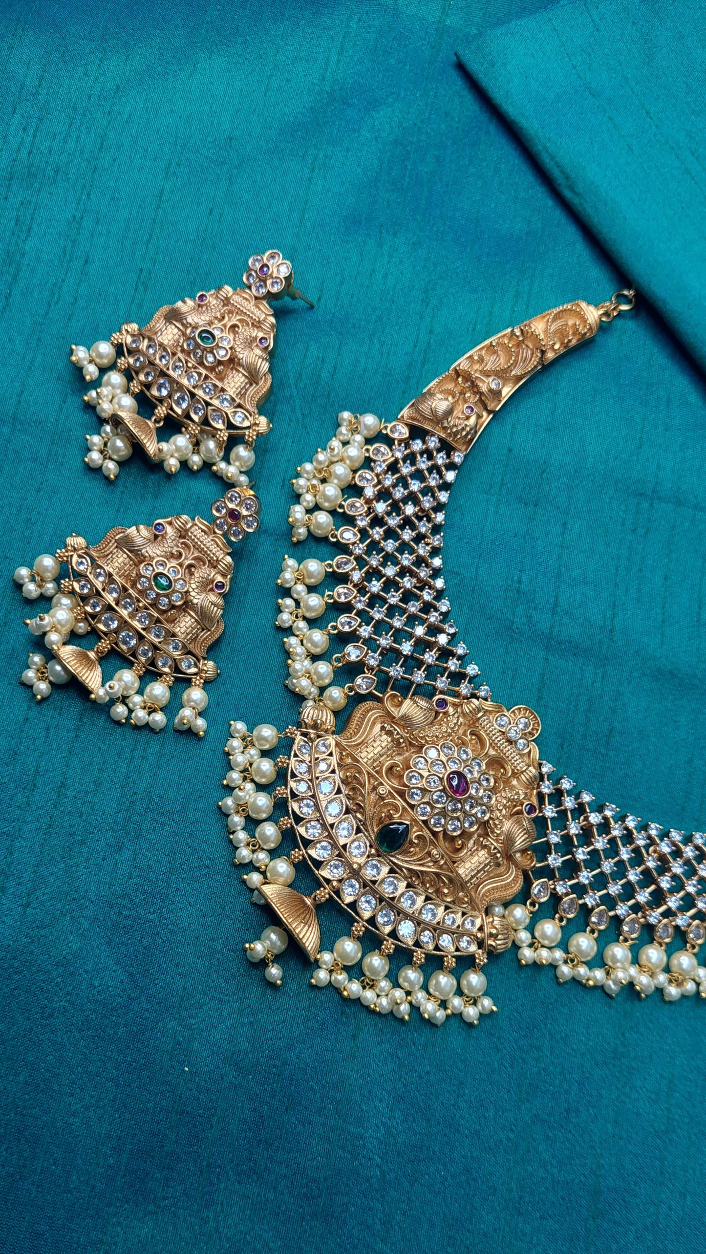 ANTIQUE GOLD SHORT NECKLACE SET 0099
