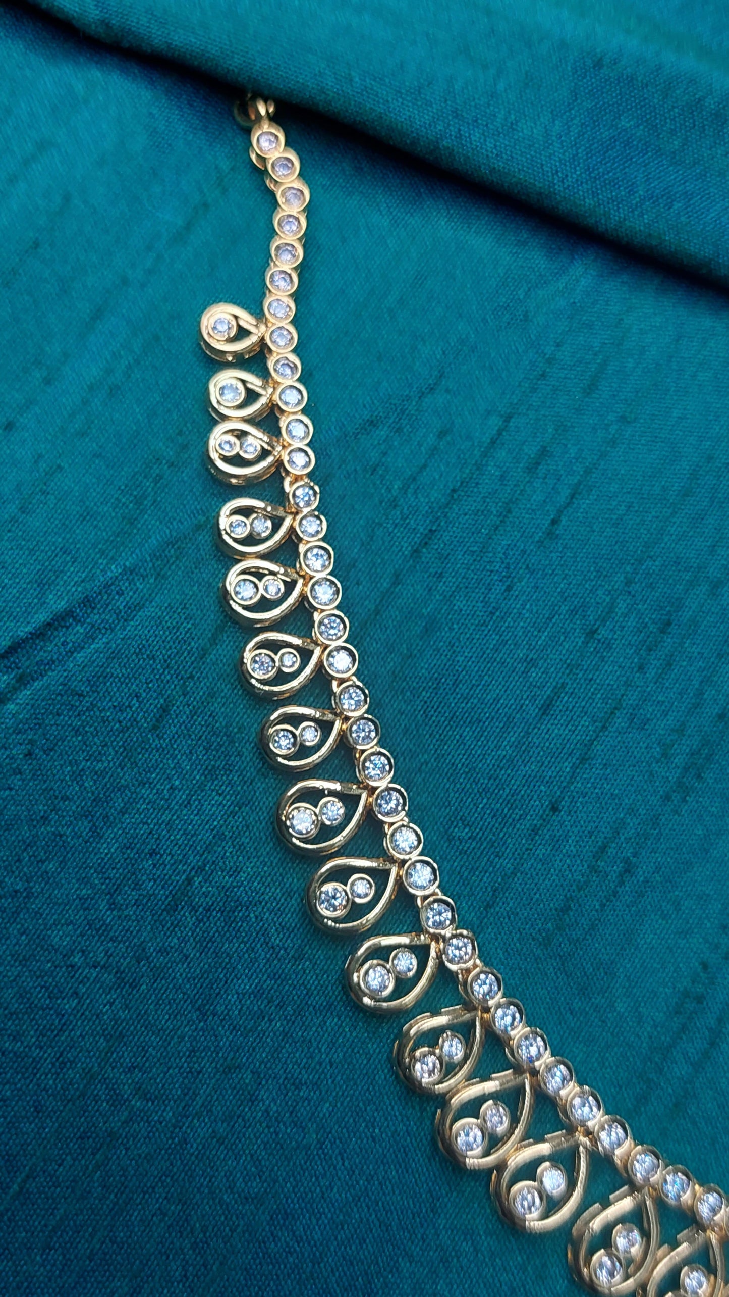 GOLD SHORT NECKLACE DB0095