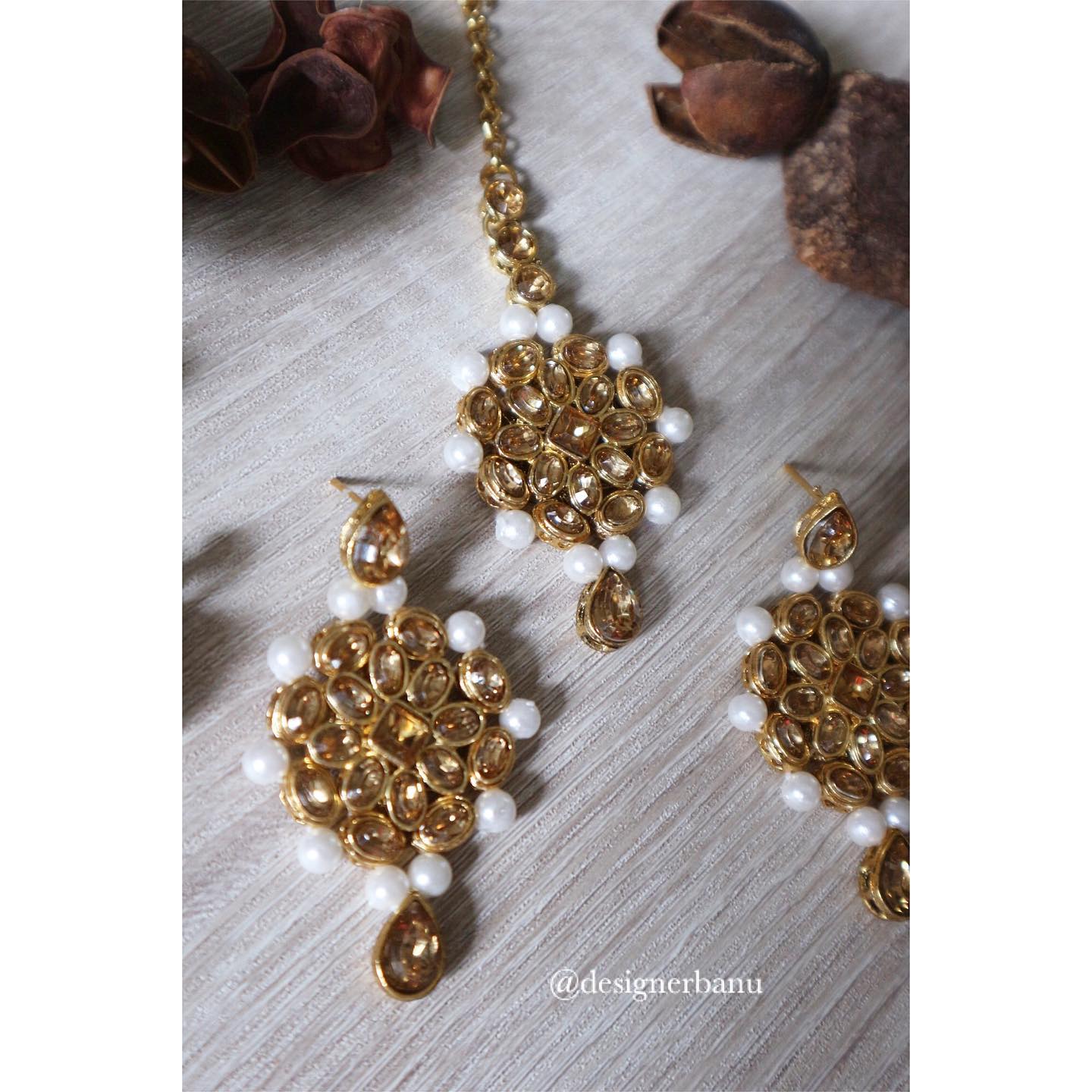 White & gold tikkha set