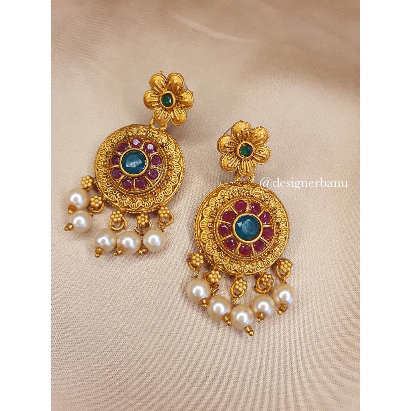 Matte finish short necklace & earrings