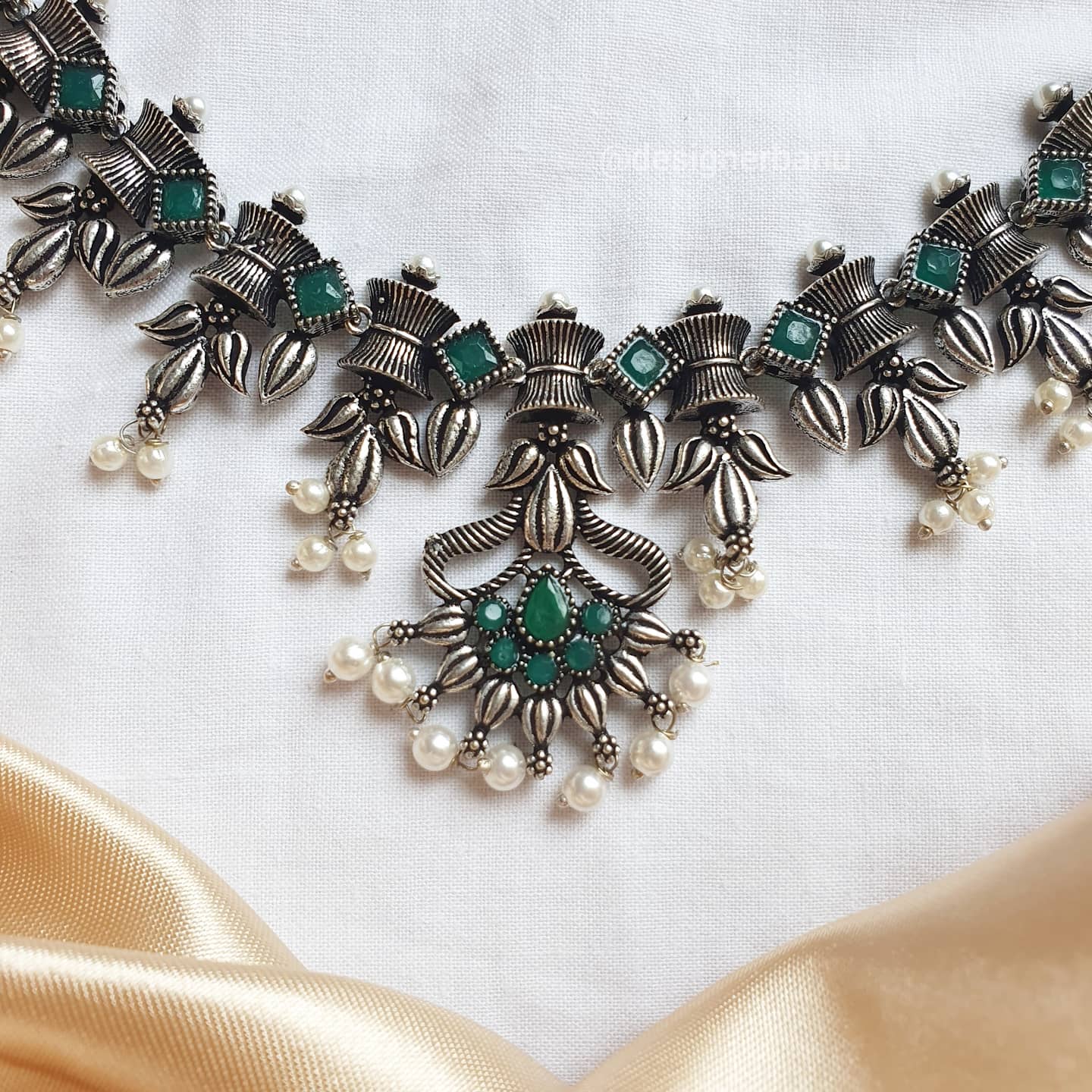 Oxidized silver chocker & matching earrings in green