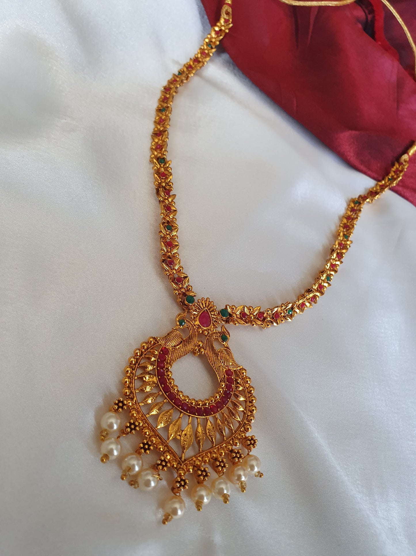 GOLD SHORT NECKLACE