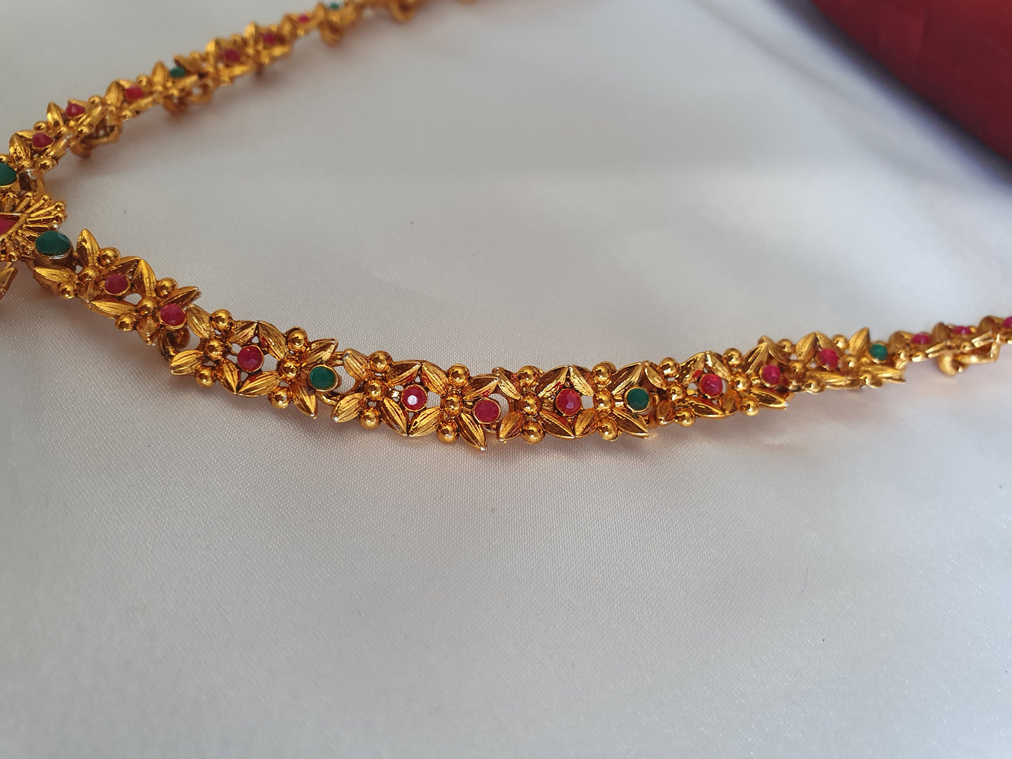 GOLD SHORT NECKLACE