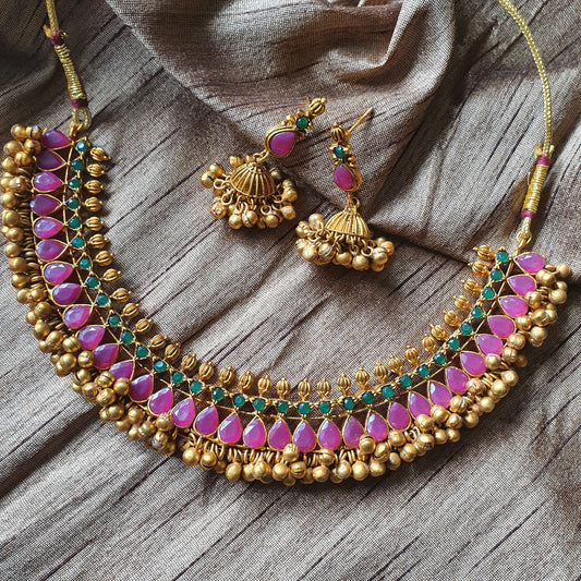 MATTE FINISH SHORT NECKLACE