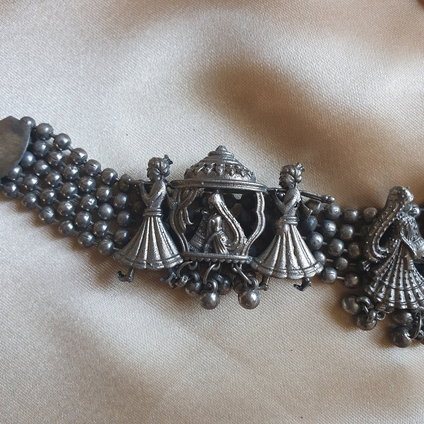 STORY TELLING SILVER CHOCKER