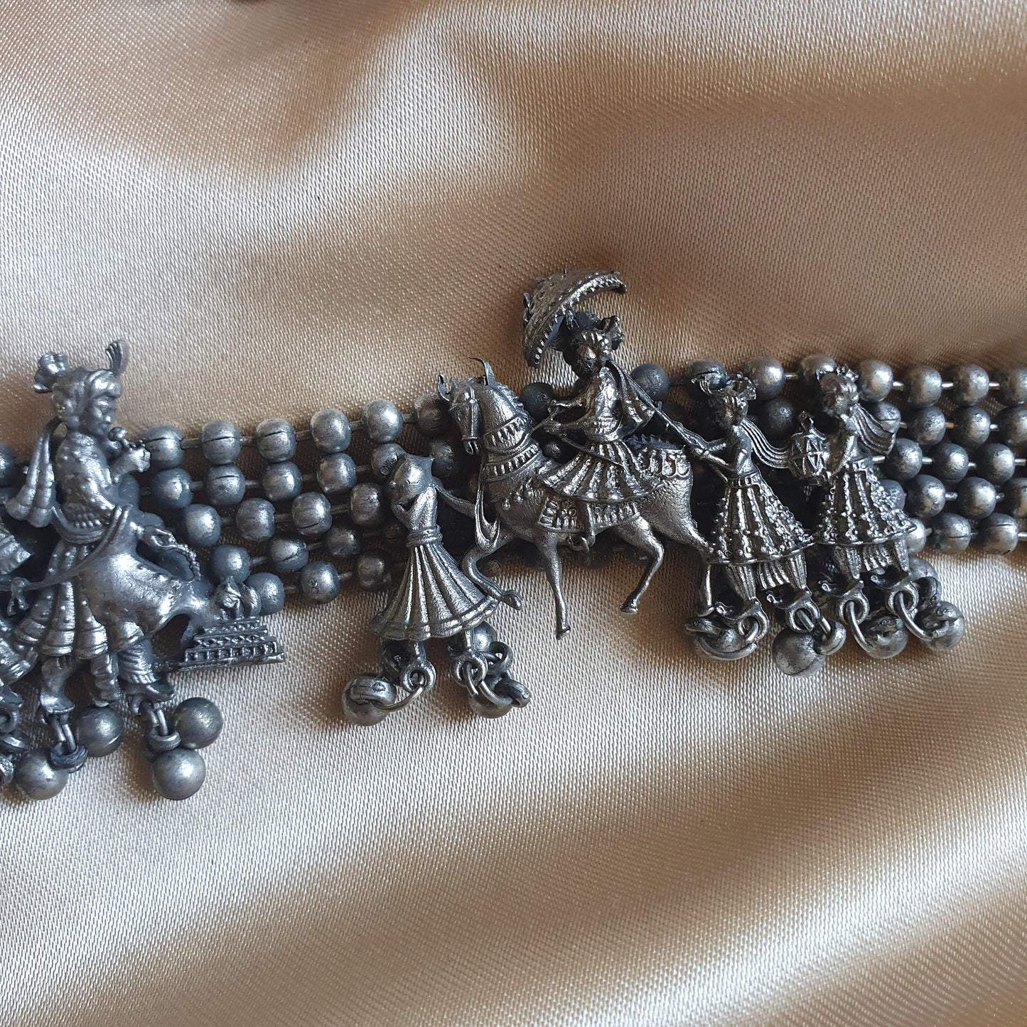 STORY TELLING SILVER CHOCKER