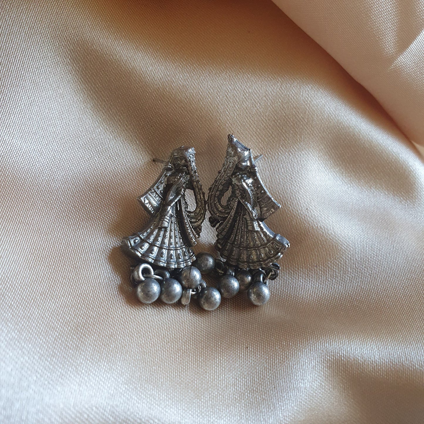 STORY TELLING SILVER CHOCKER