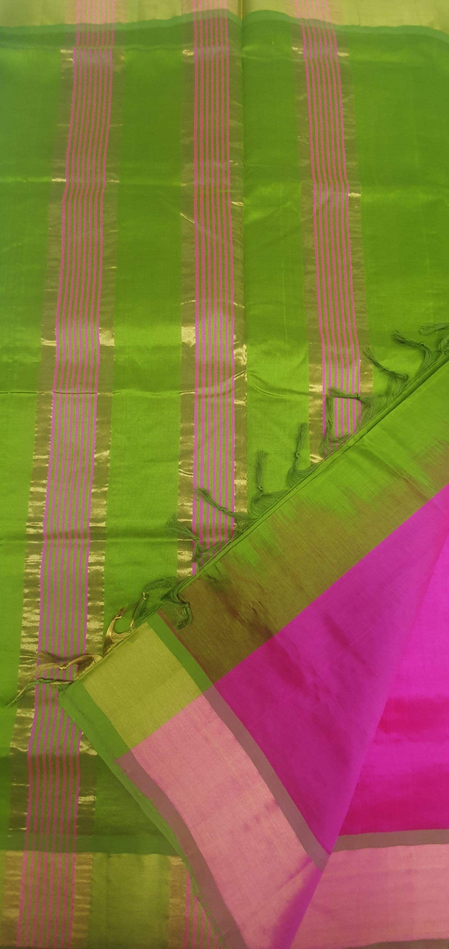PINK & PARROT GREEN