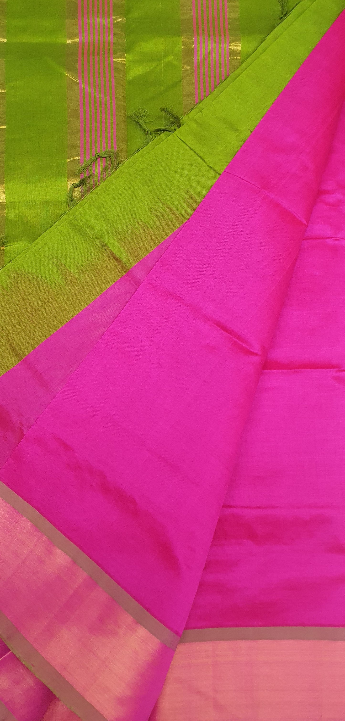 PINK & PARROT GREEN