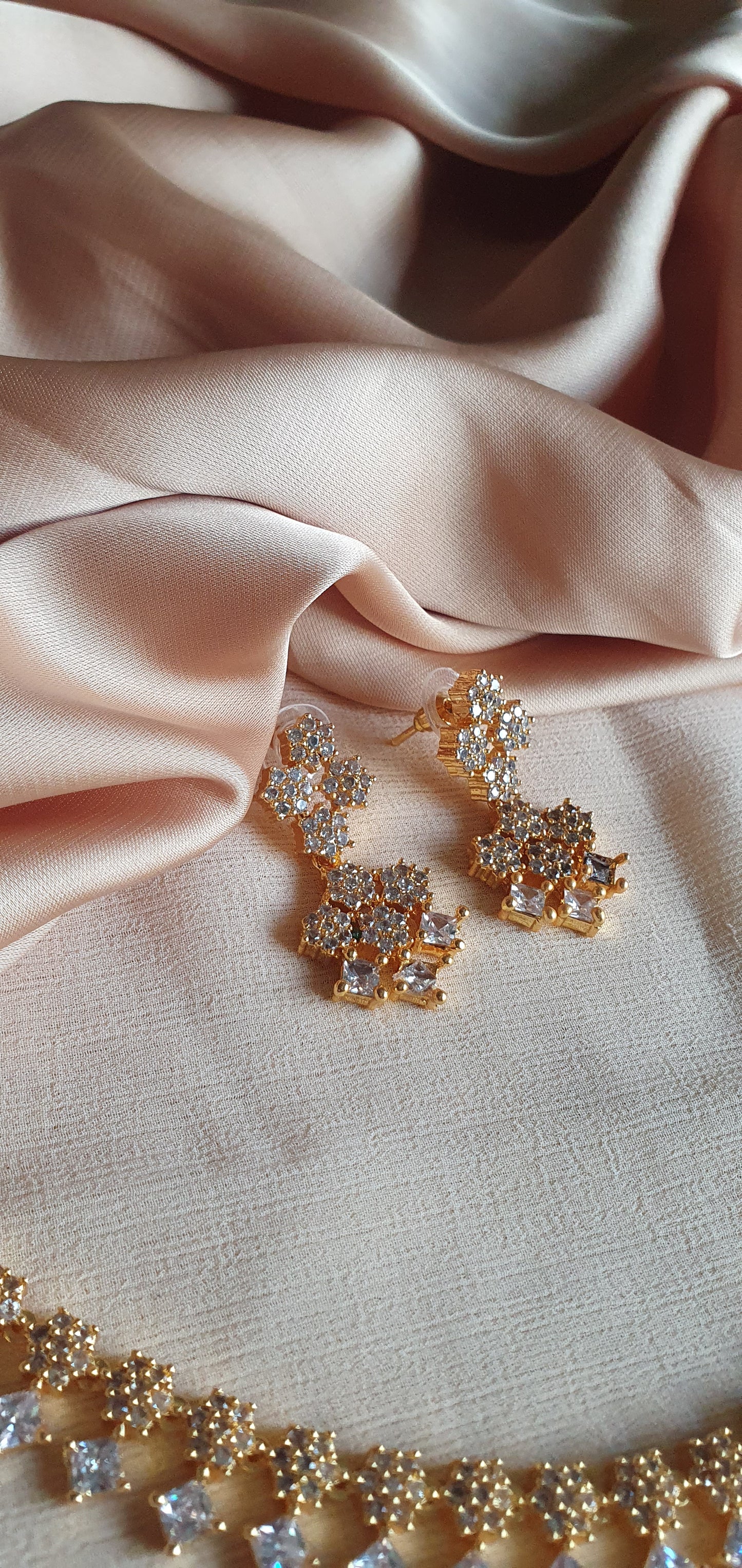 GOLD A.D. STONE SET IN WHITE