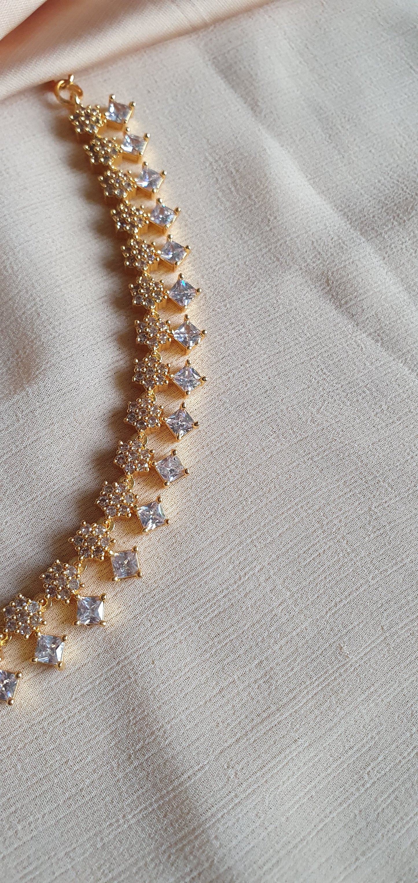 GOLD A.D. STONE SET IN WHITE