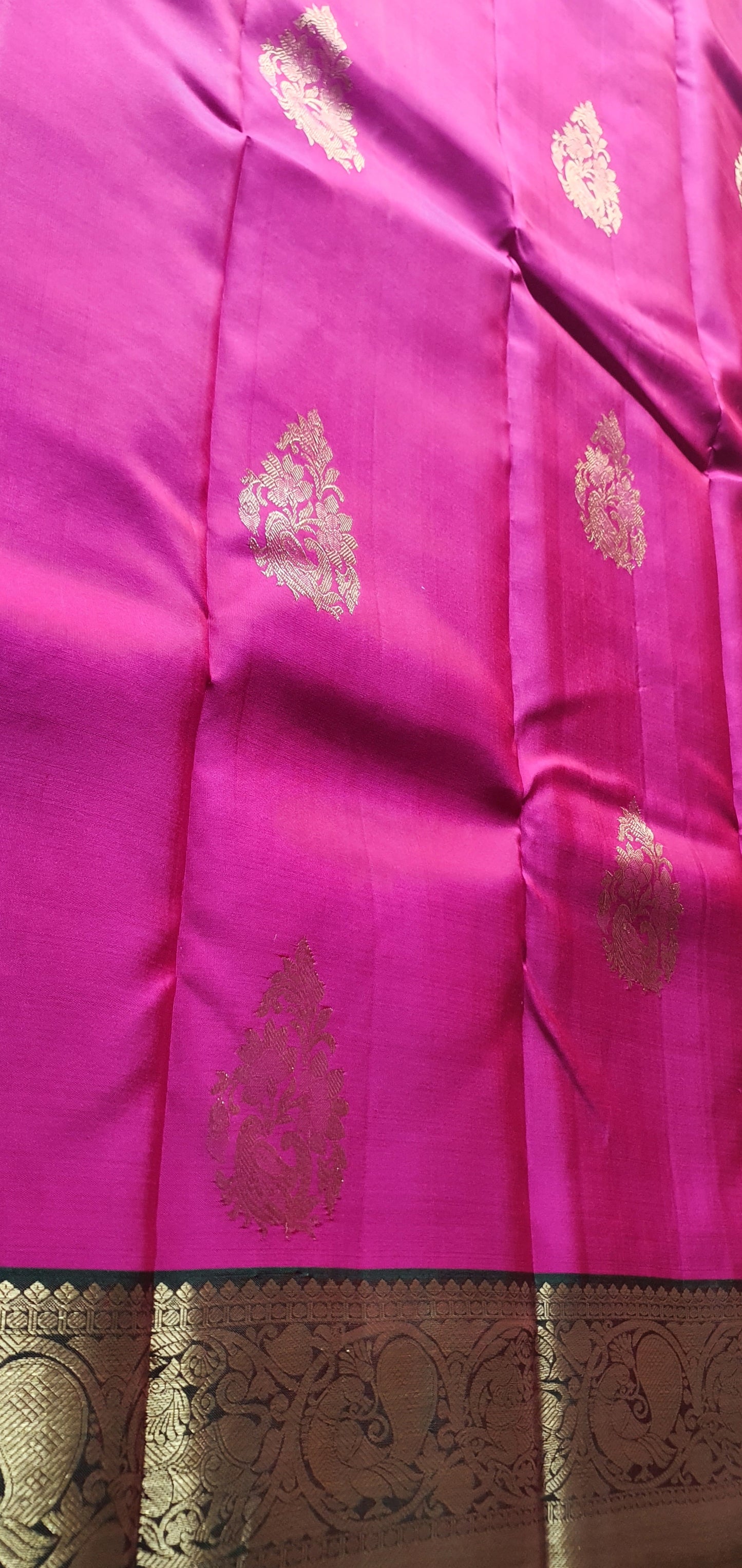 MAGENTA KANJIPURAM