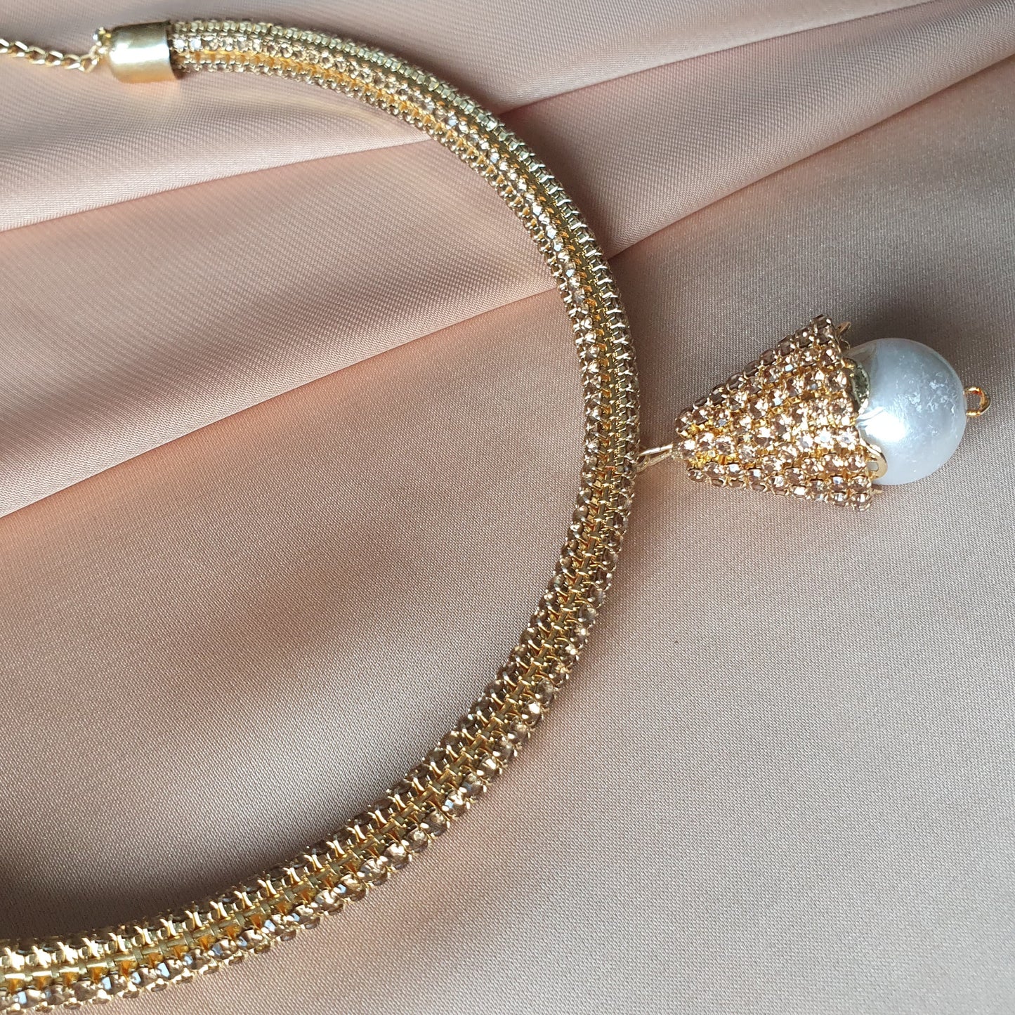 GOLD SIMPLE NECKLACE + STUD EARRINGS