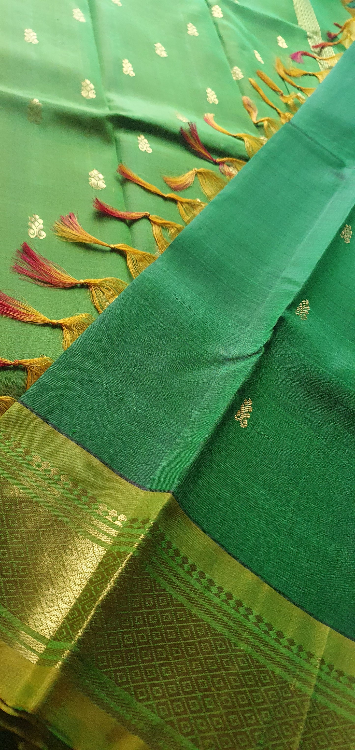 GREEN KANJIPURAM WITH SMALL MOTIFS