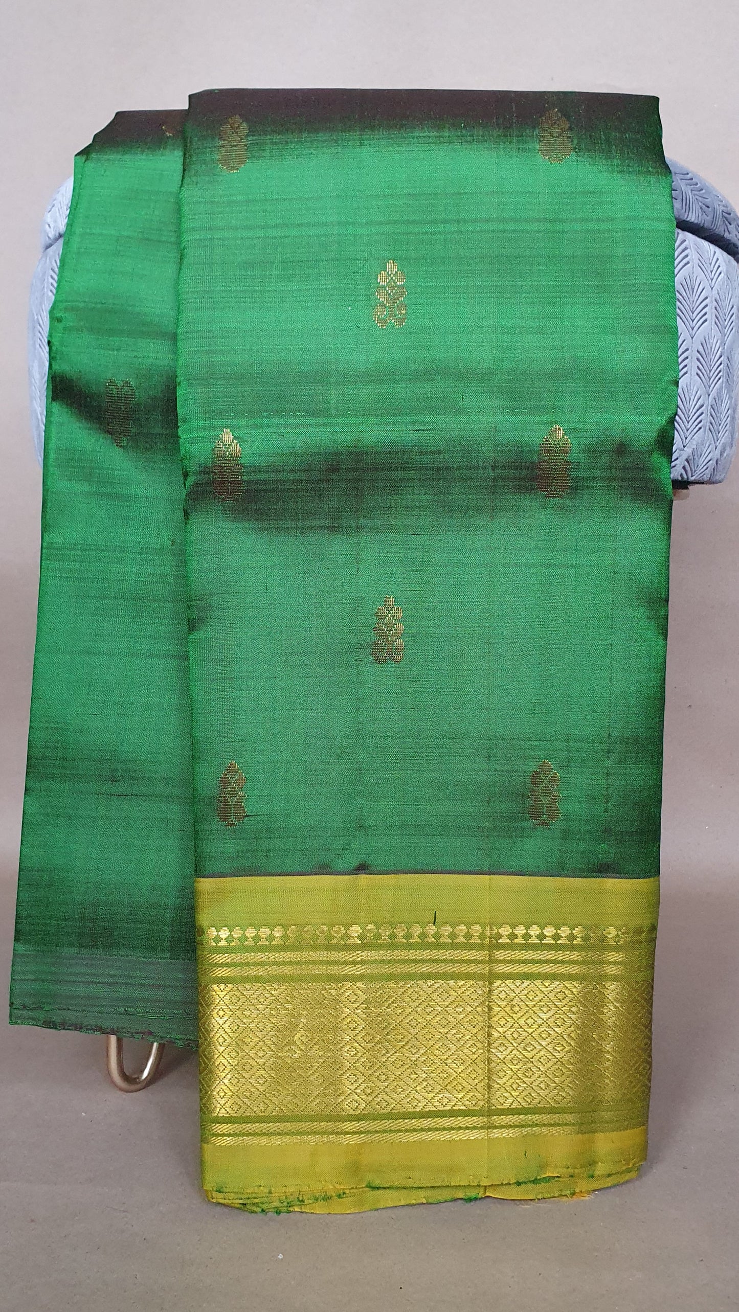 GREEN KANJIPURAM WITH SMALL MOTIFS