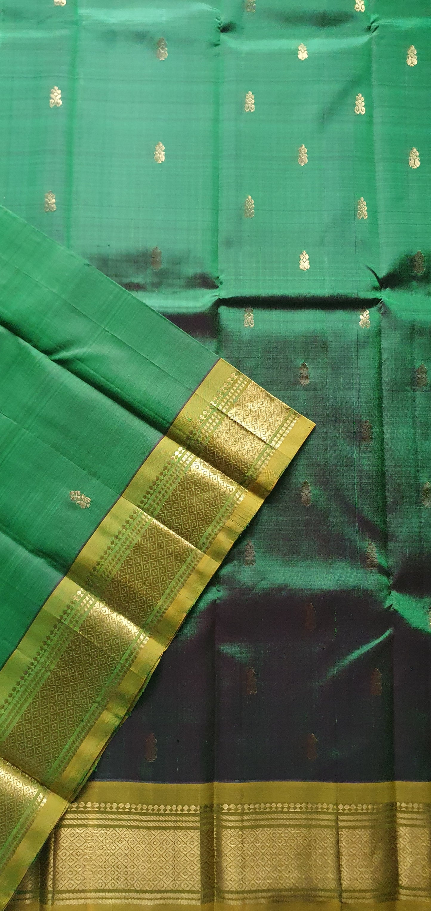 GREEN KANJIPURAM WITH SMALL MOTIFS