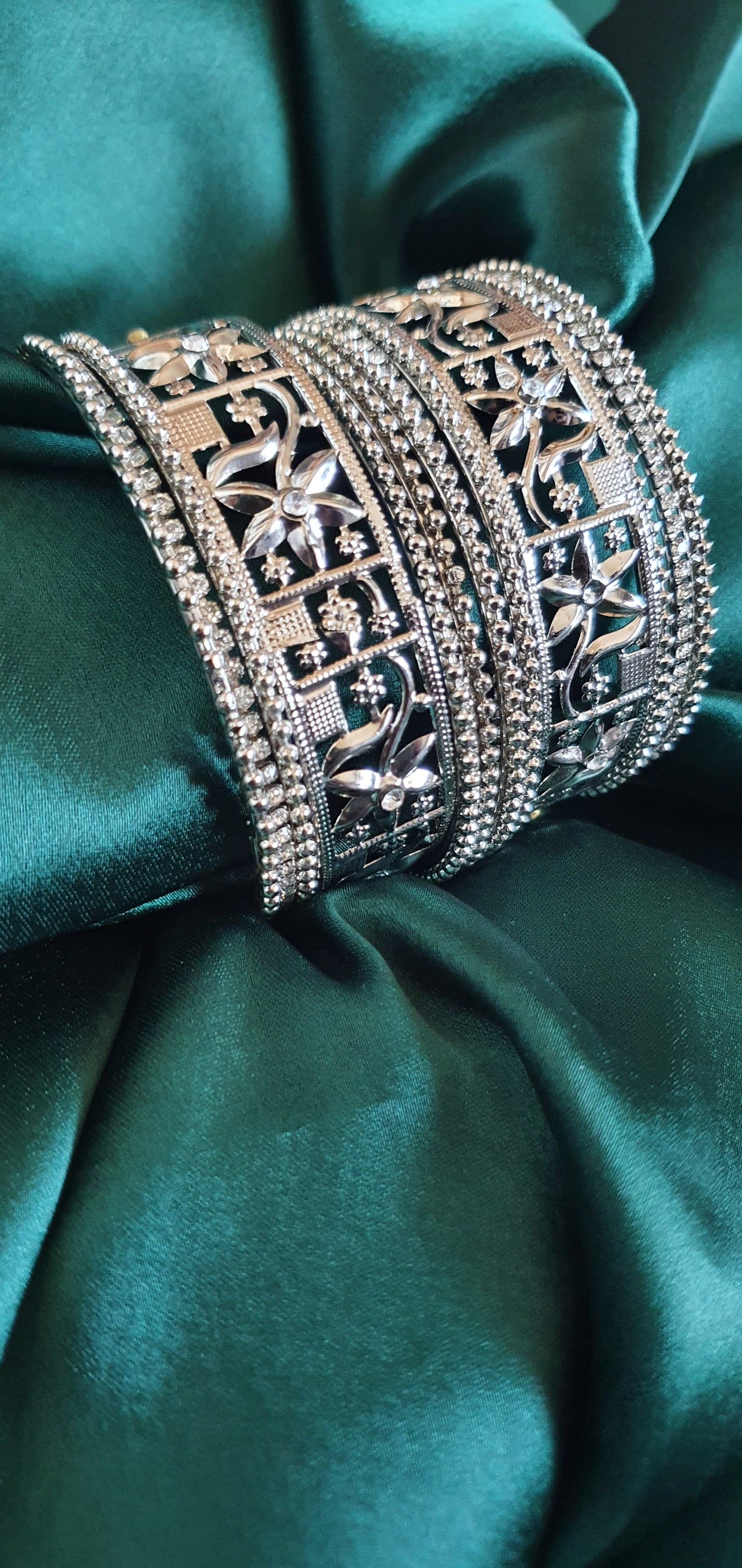 SILVER BANGLE SET (STONES)