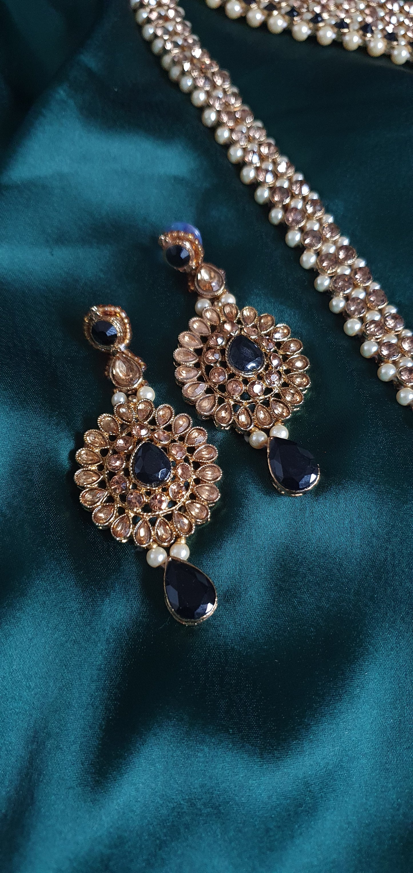 BLACK & GOLD BRIDAL SET
